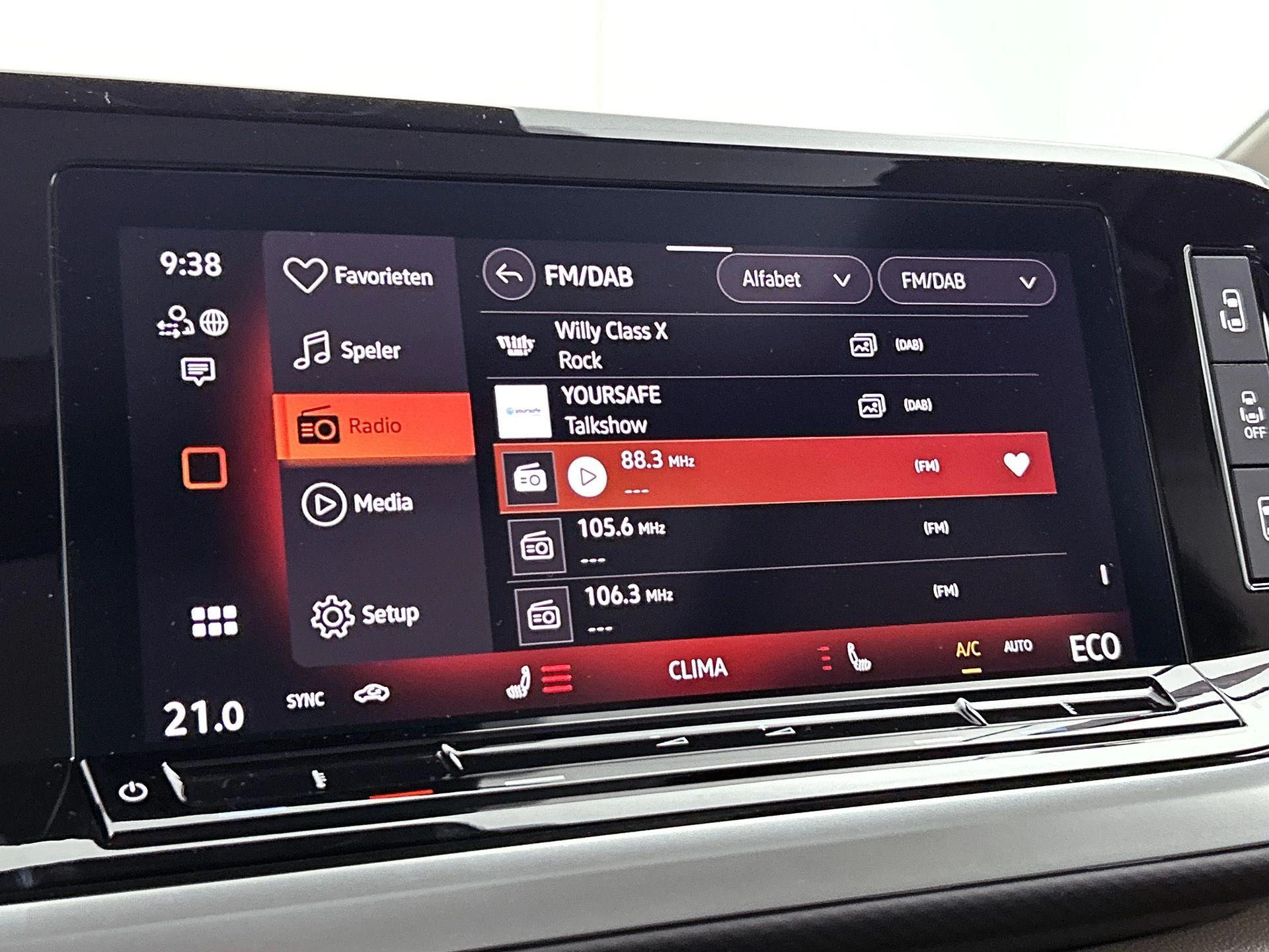 Volkswagen-Multivan-image-6