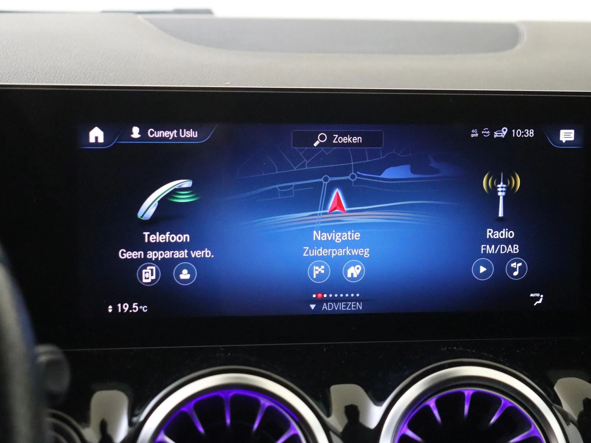 Mercedes-Benz-GLA-image-16