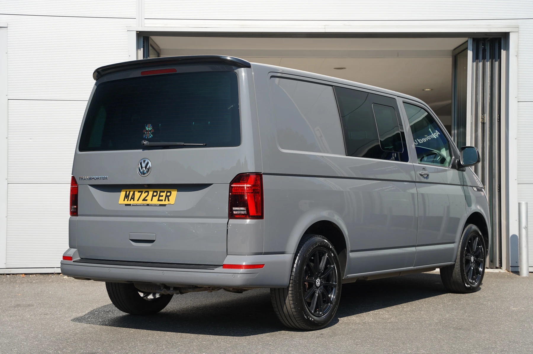 Volkswagen-Transporter-image-13