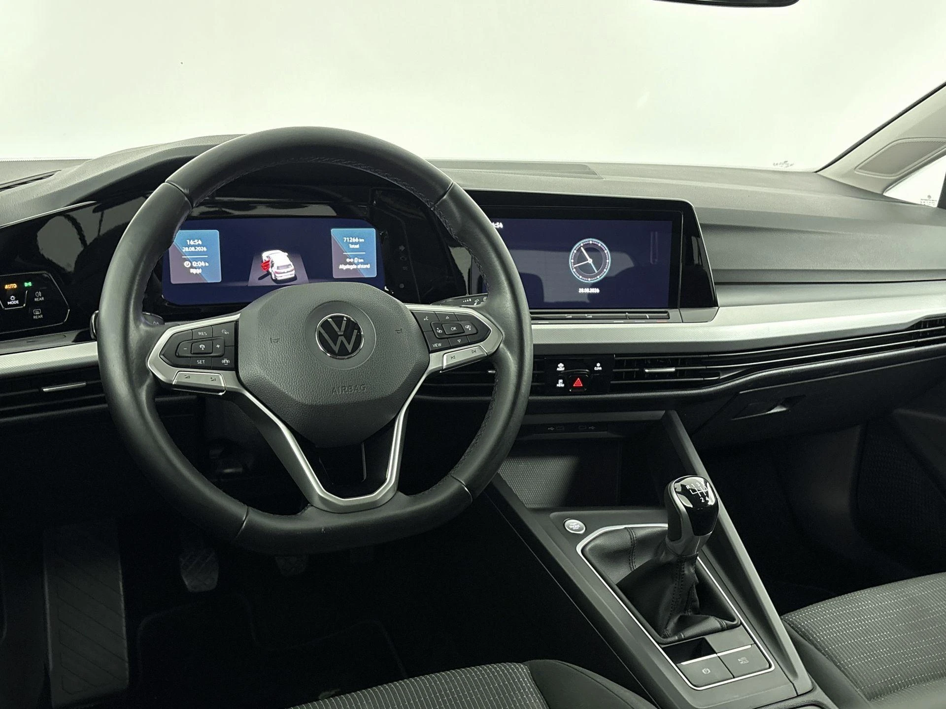 Volkswagen-Golf-image-16
