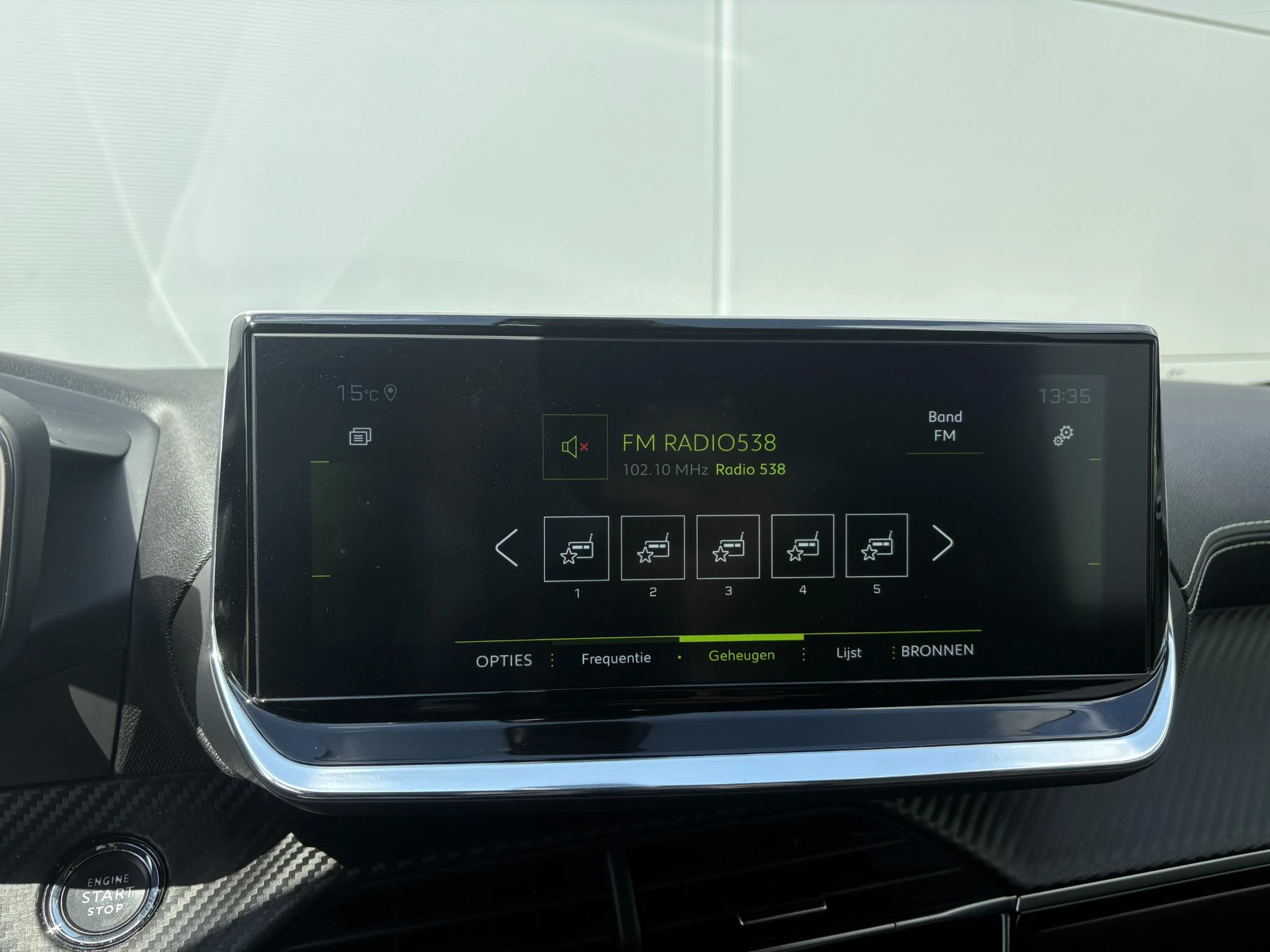 Peugeot-208-image-16