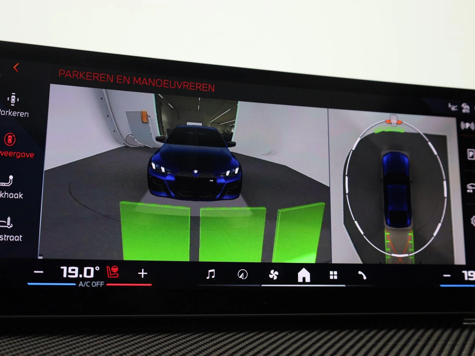 BMW-i4-image-39