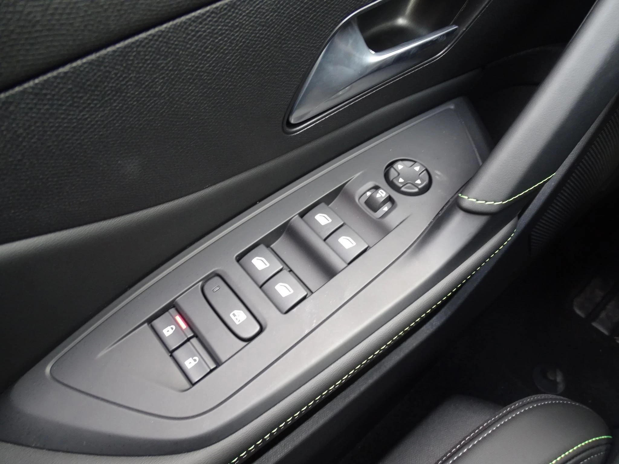 Peugeot-408-image-15