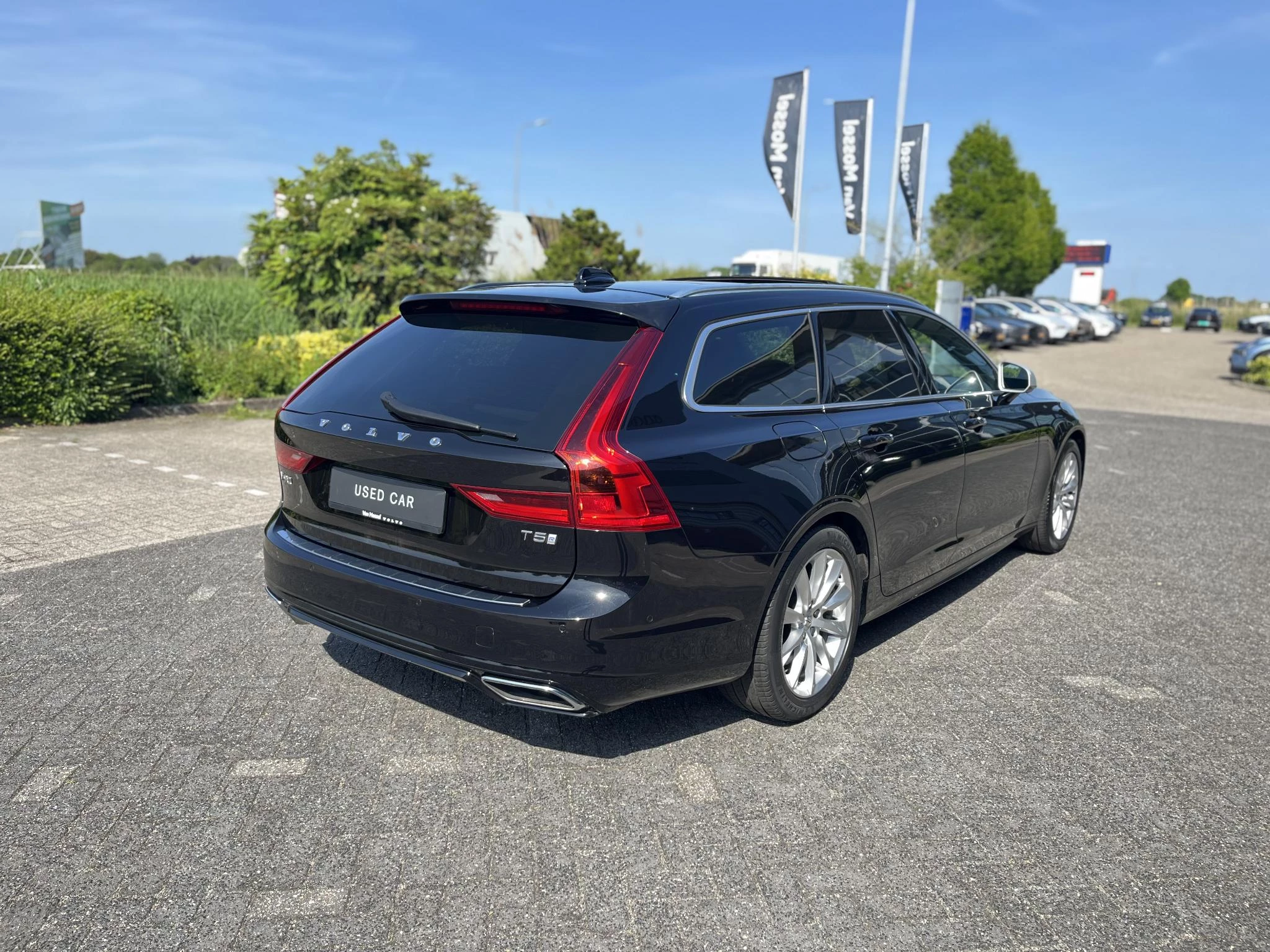 Volvo-V90-image-15