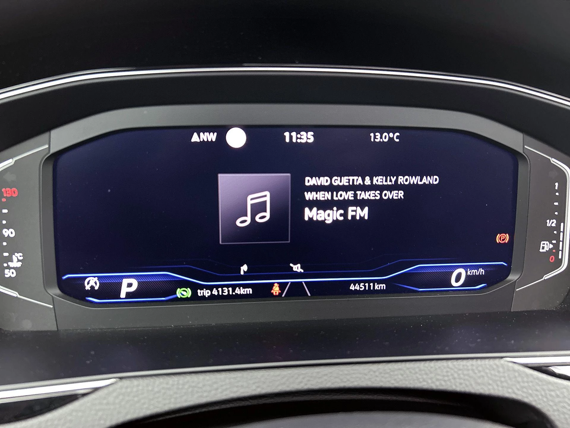 Volkswagen-Passat-image-30