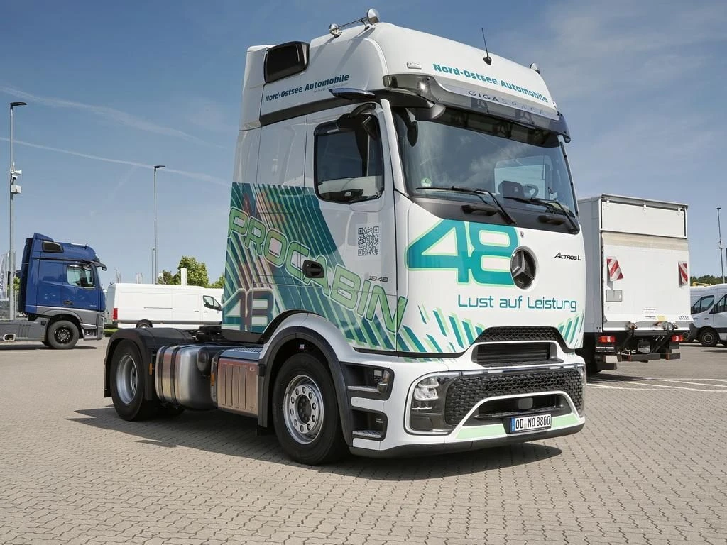 Mercedes-Benz-Actros-image-3