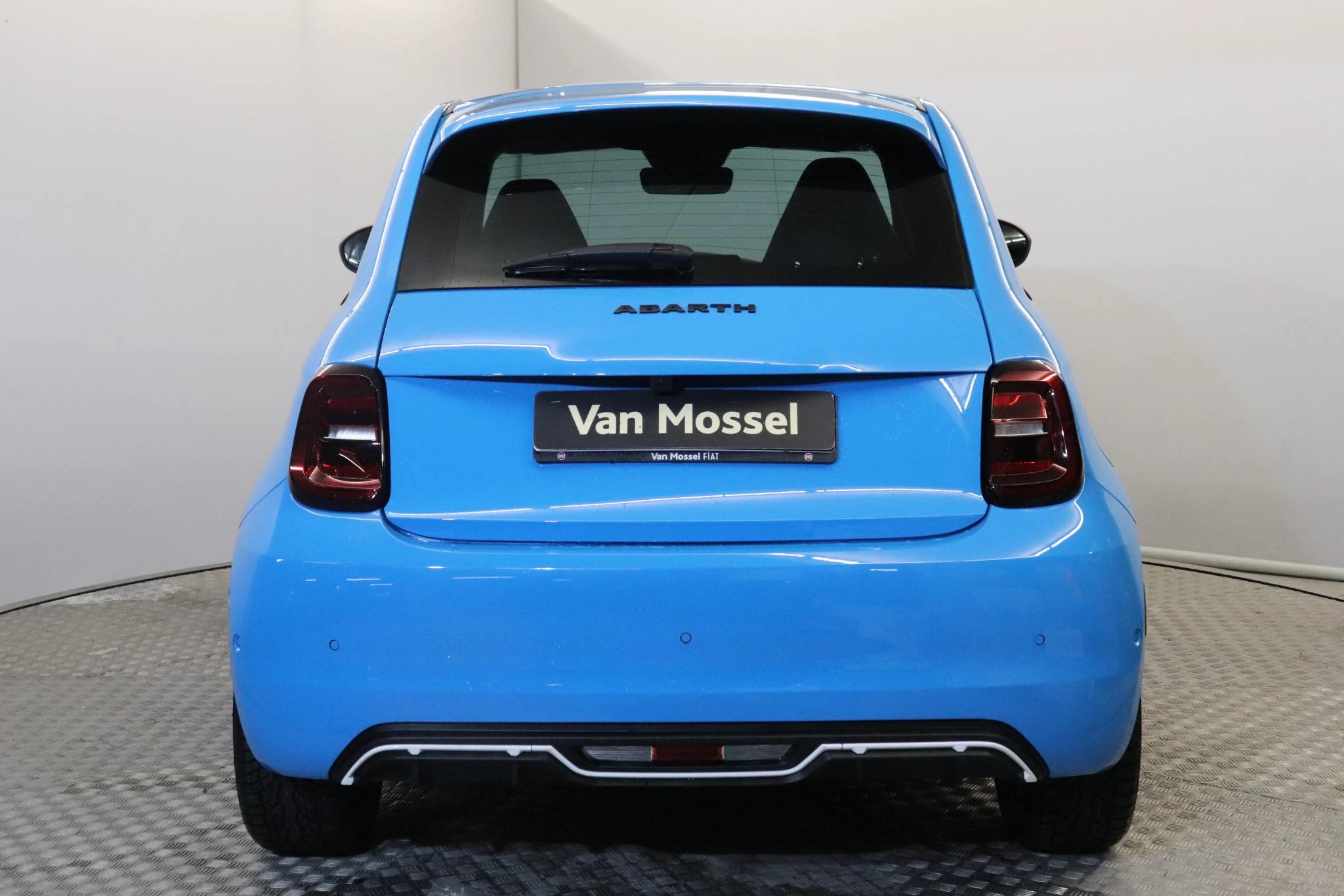Abarth-500e-image-4