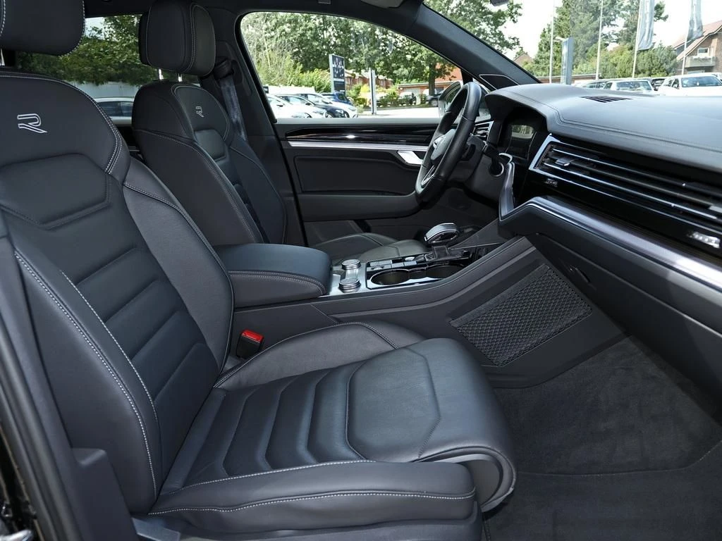 Volkswagen-Touareg-image-11
