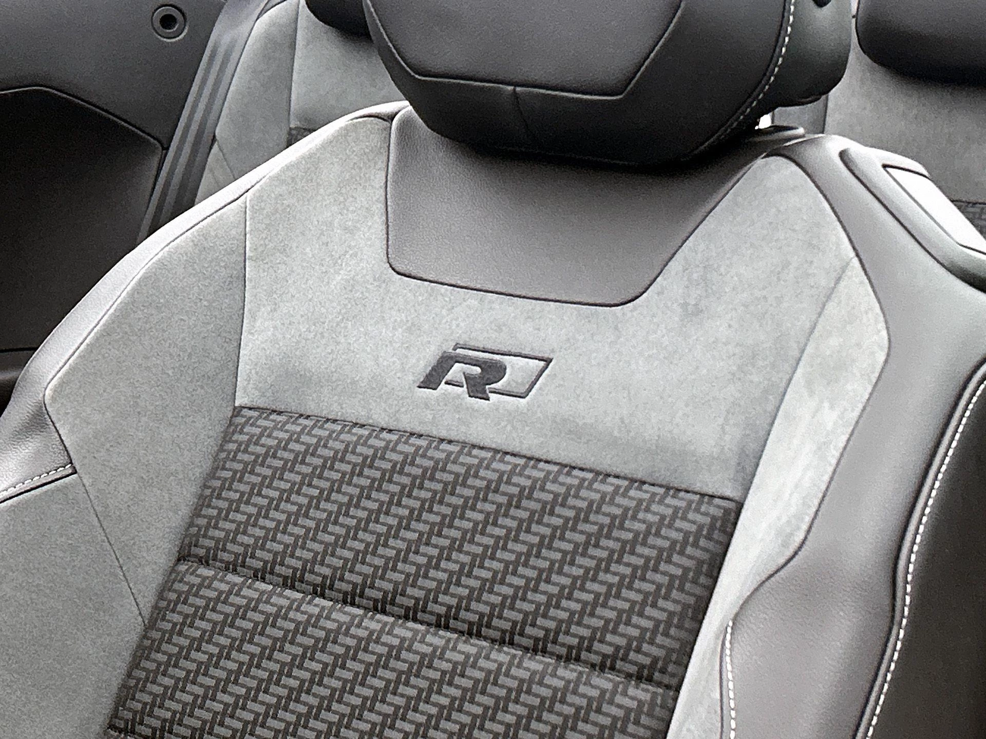Volkswagen-T-Roc-image-12