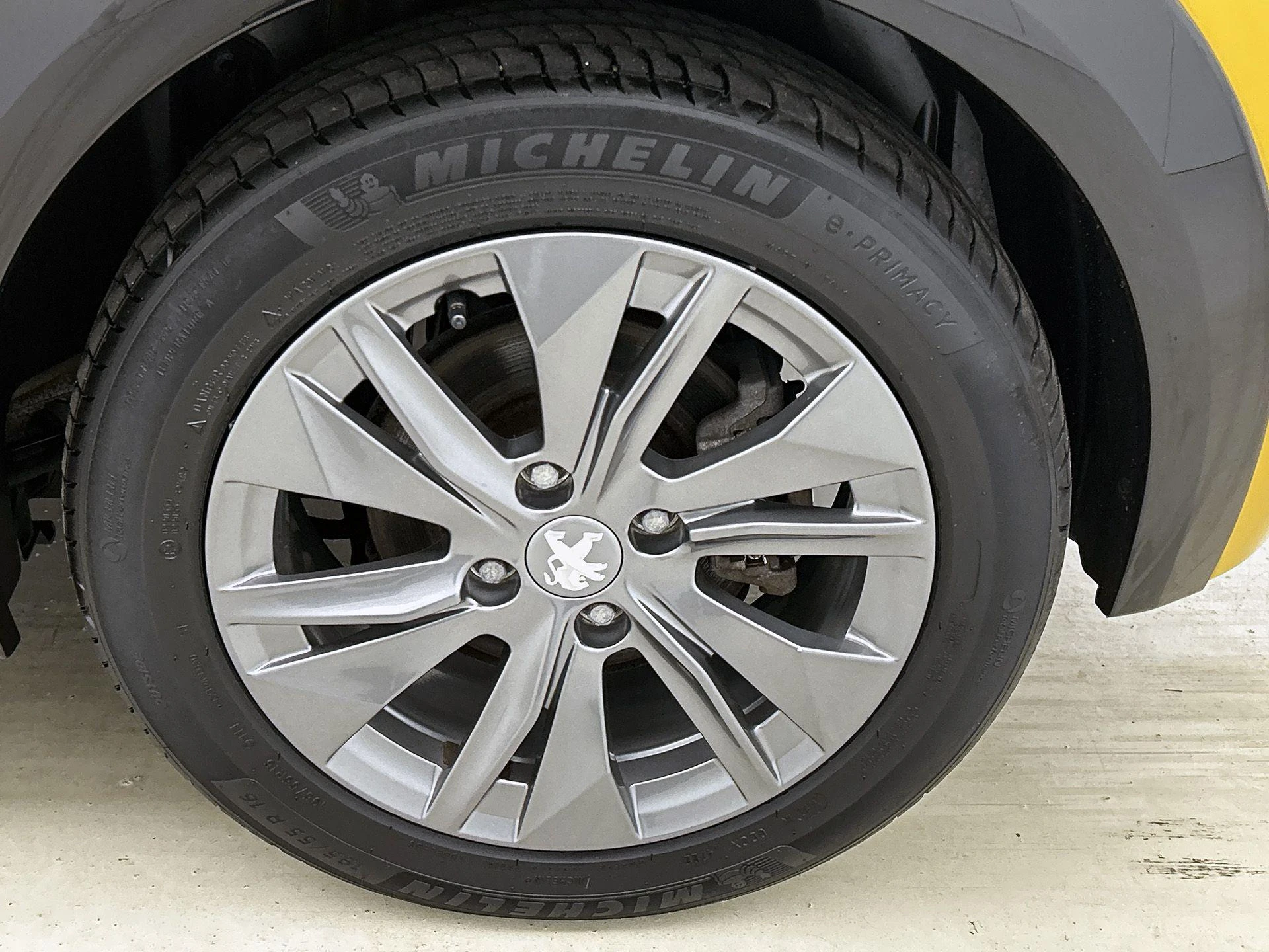 Peugeot-e-208-image-35