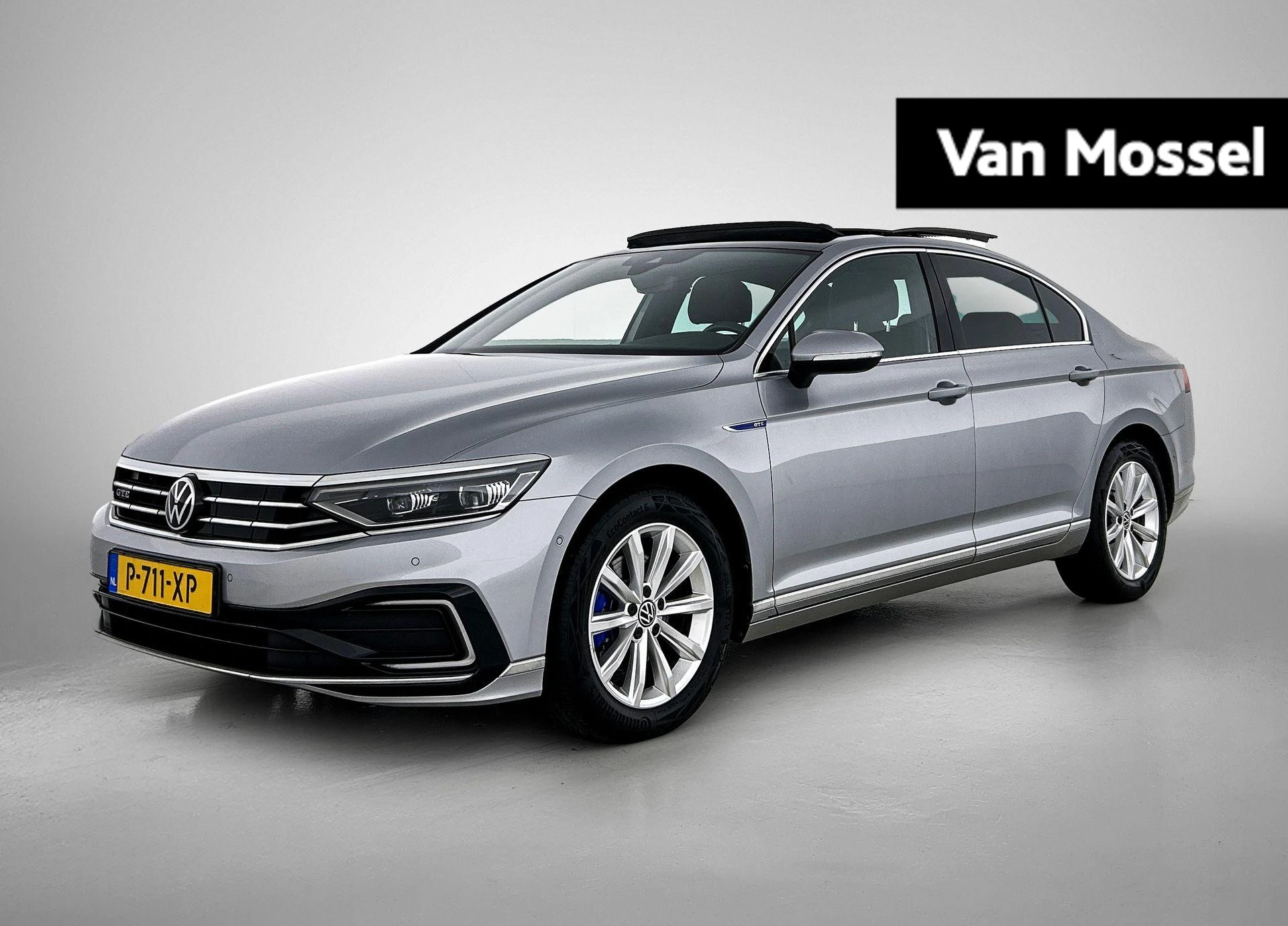 Volkswagen-Passat-image-0