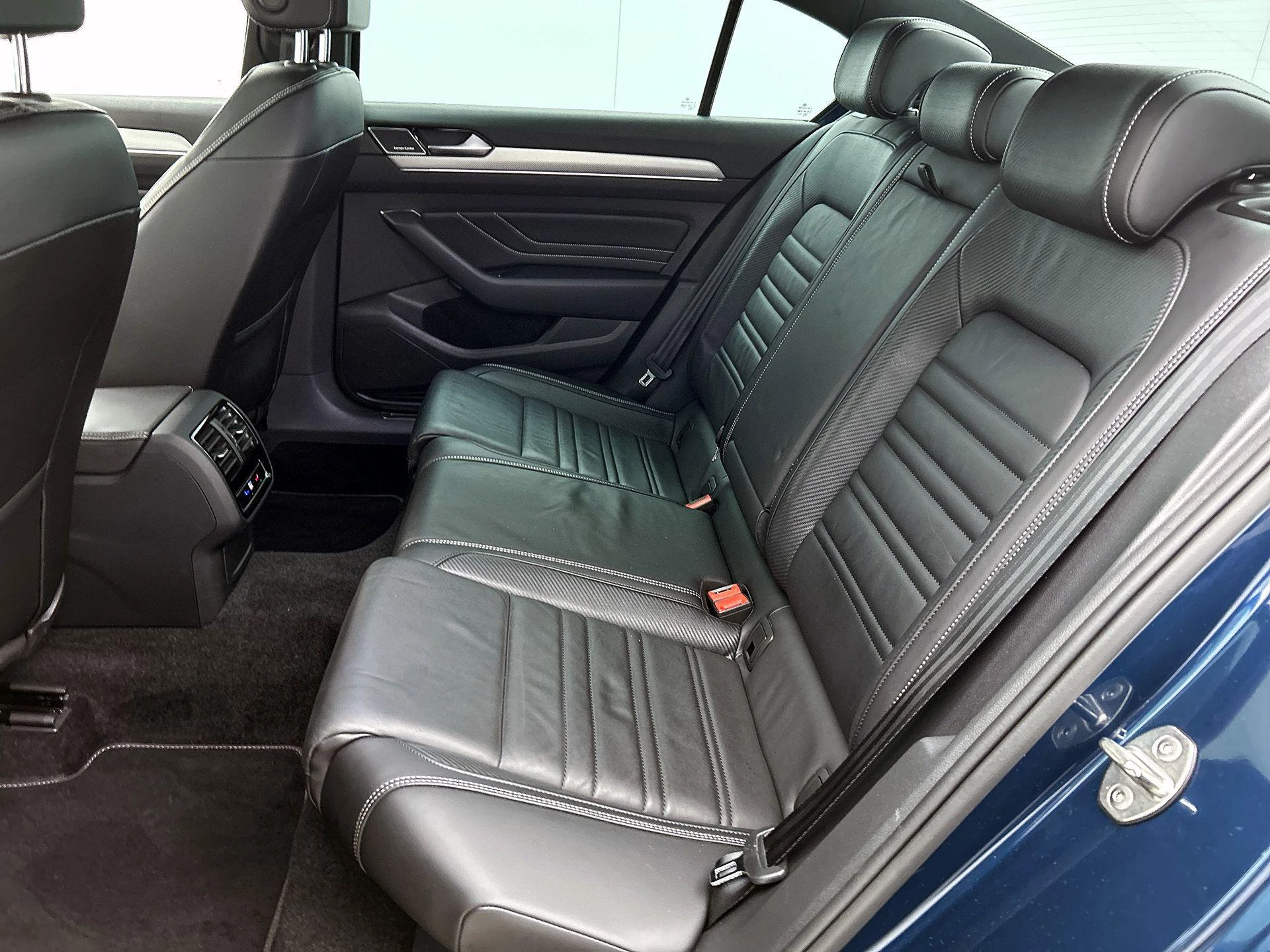 Volkswagen-Passat-image-35