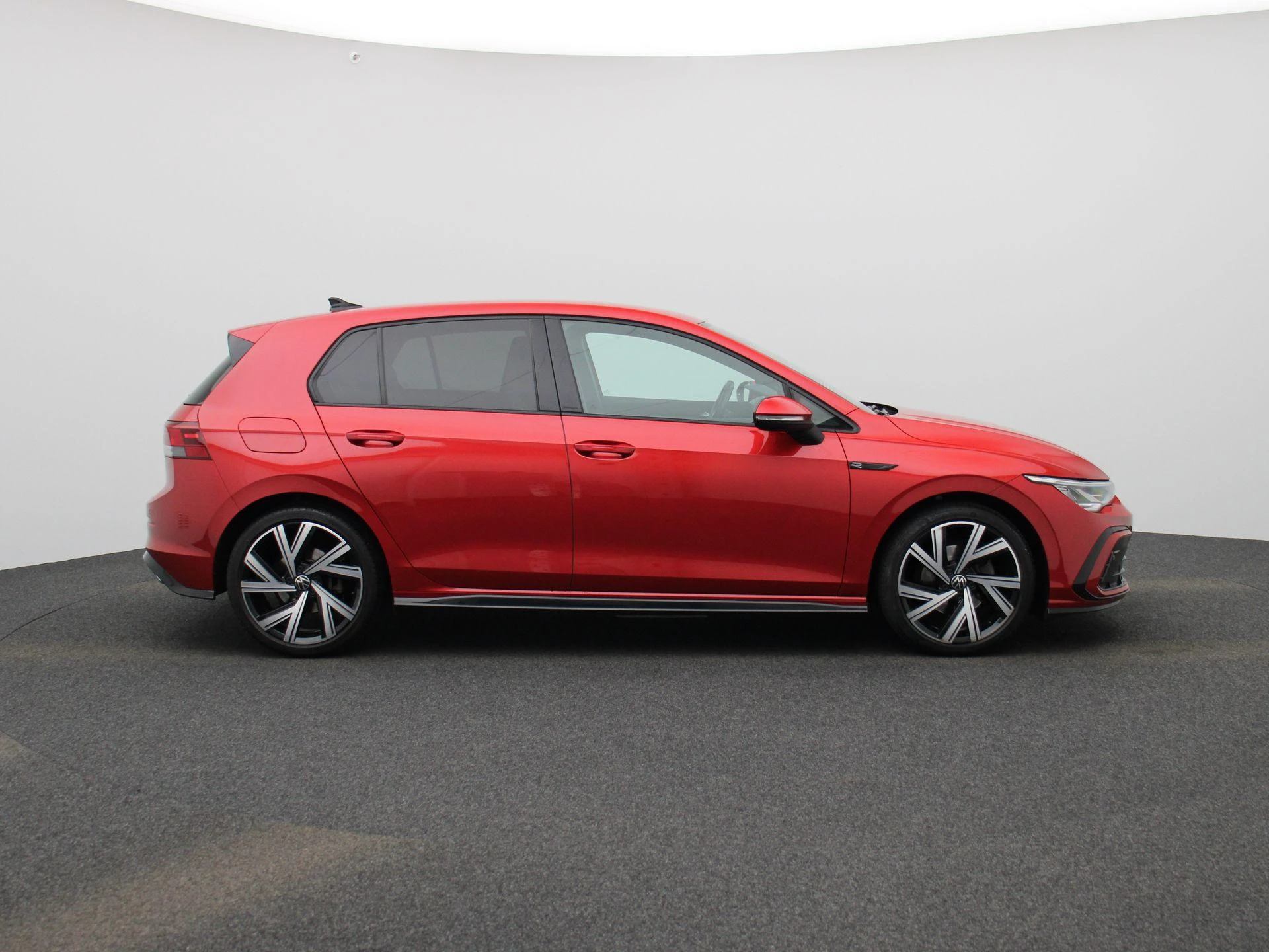 Volkswagen-Golf-image-5