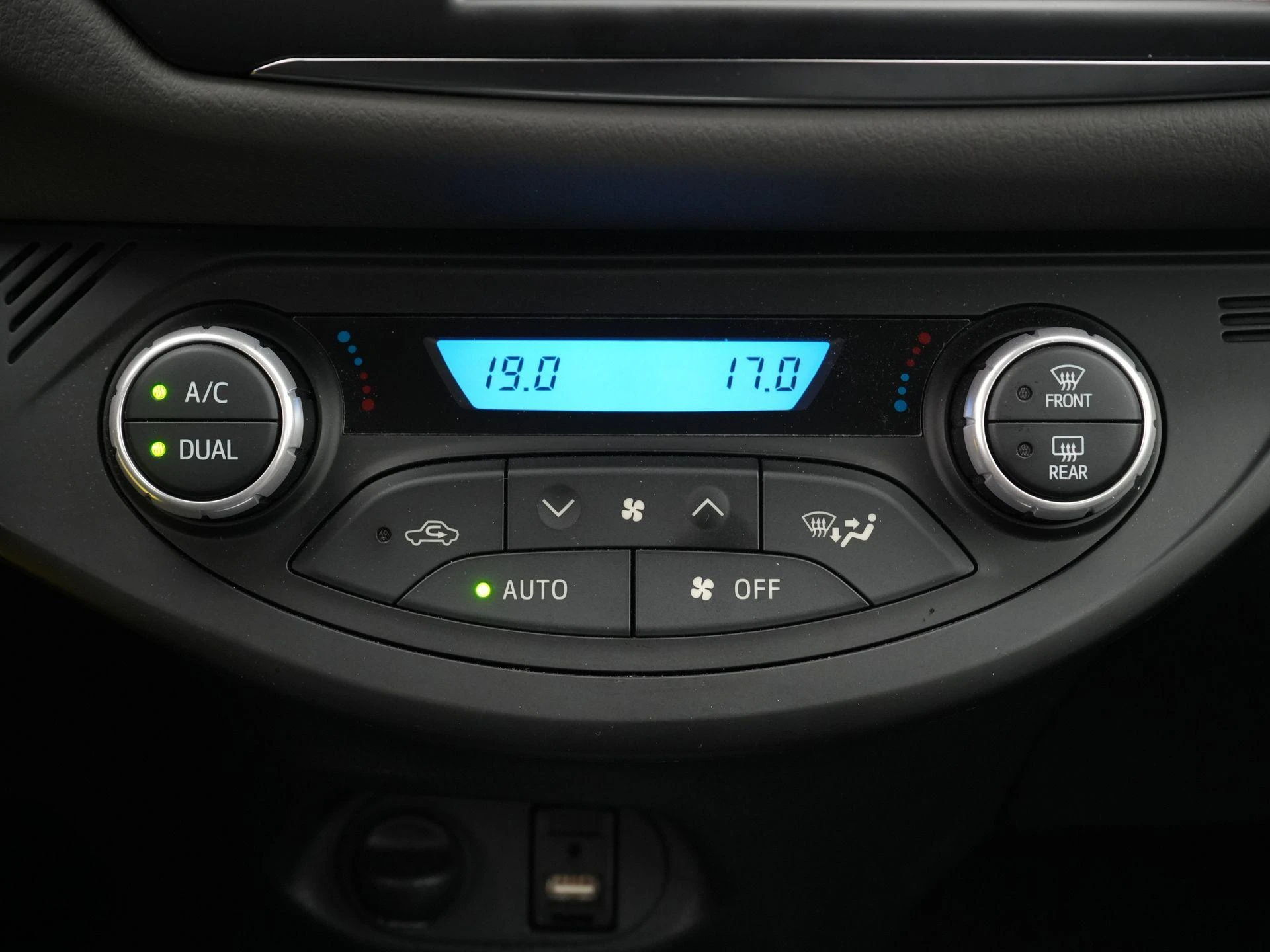 Toyota-Yaris-image-15