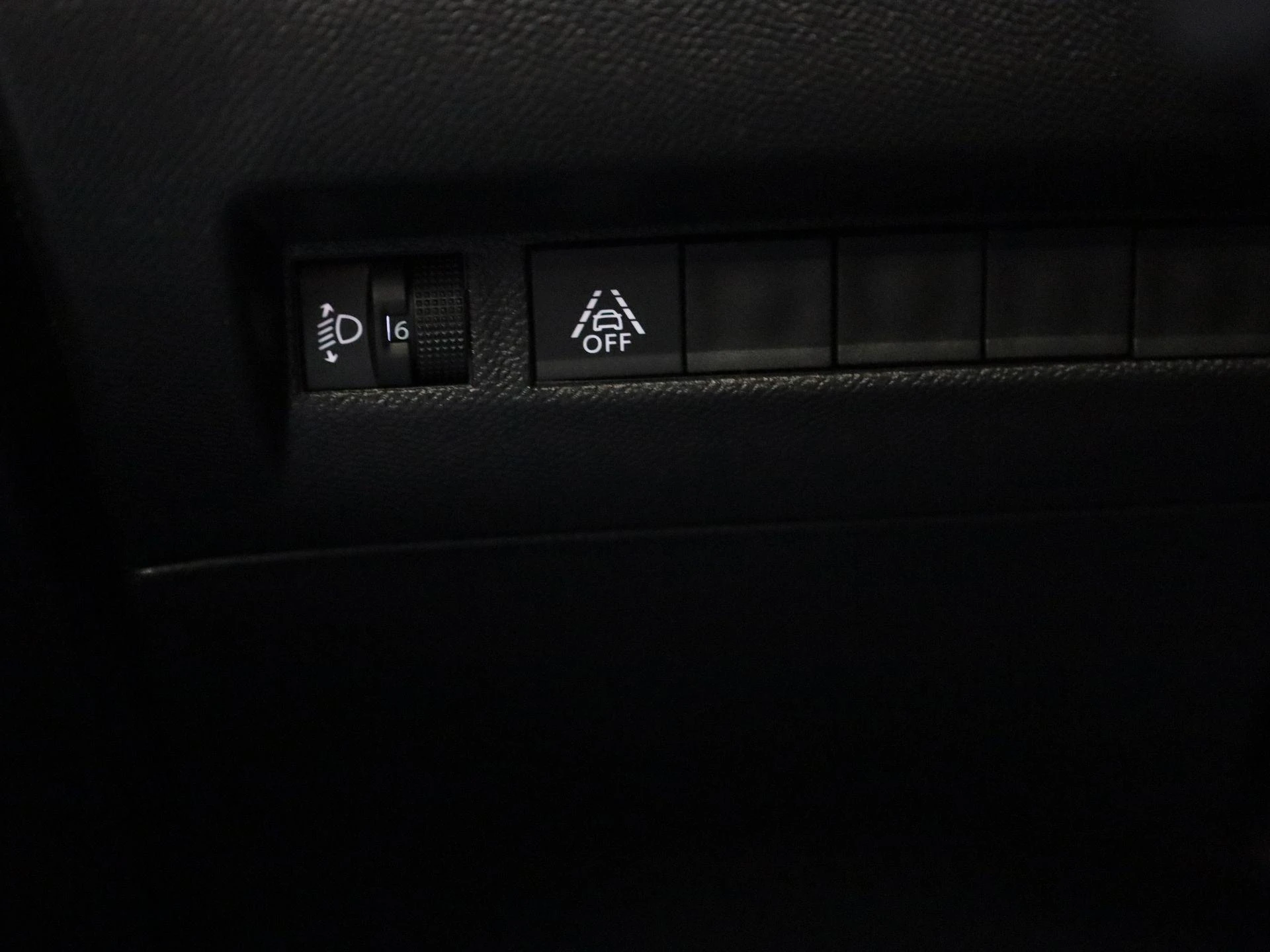 Peugeot-208-image-23
