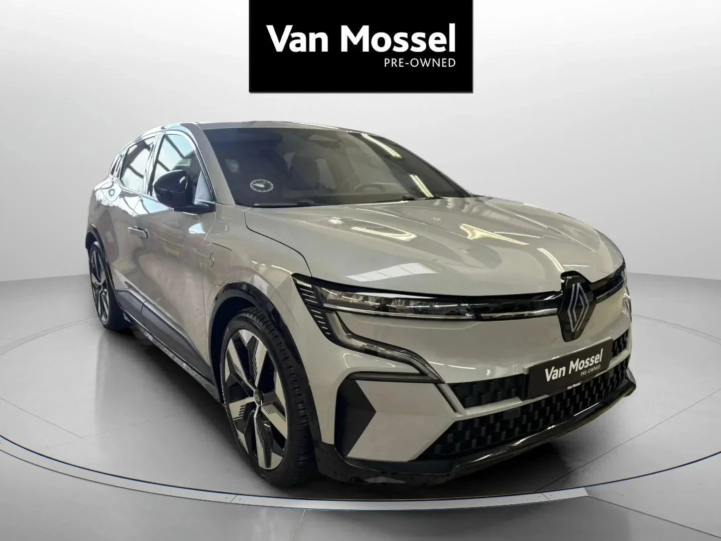 Renault-Megane E-Tech-image-3