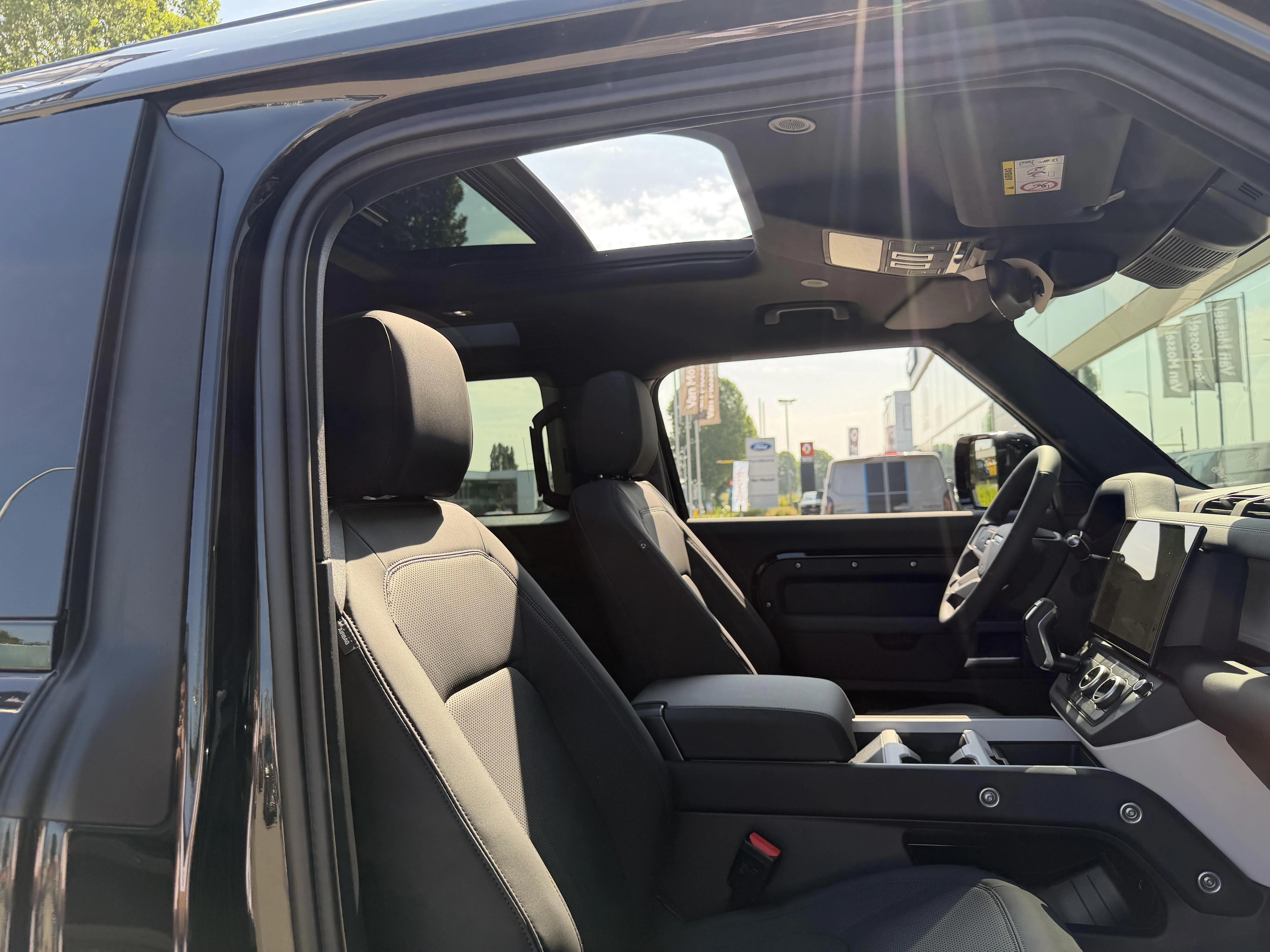 Land Rover Defender 90 D200 S AWD Auto. 26MY