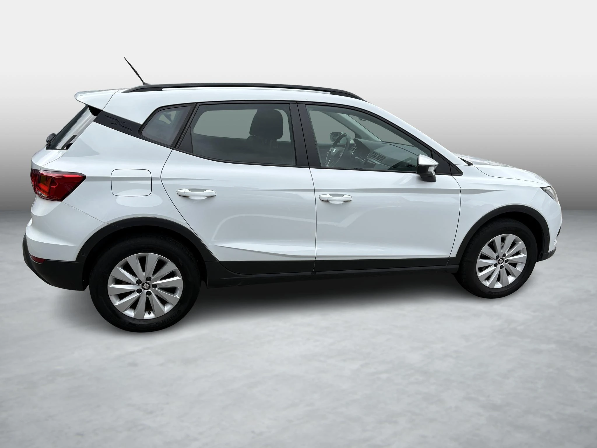 SEAT-Arona-image-5