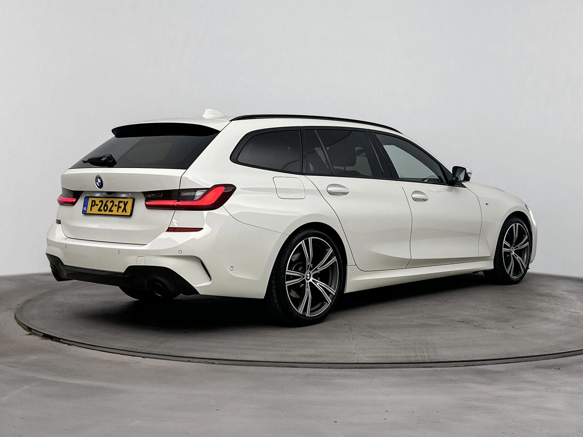 BMW-3 Serie-image-3