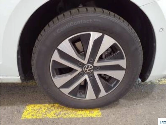 Volkswagen-Touran-image-3