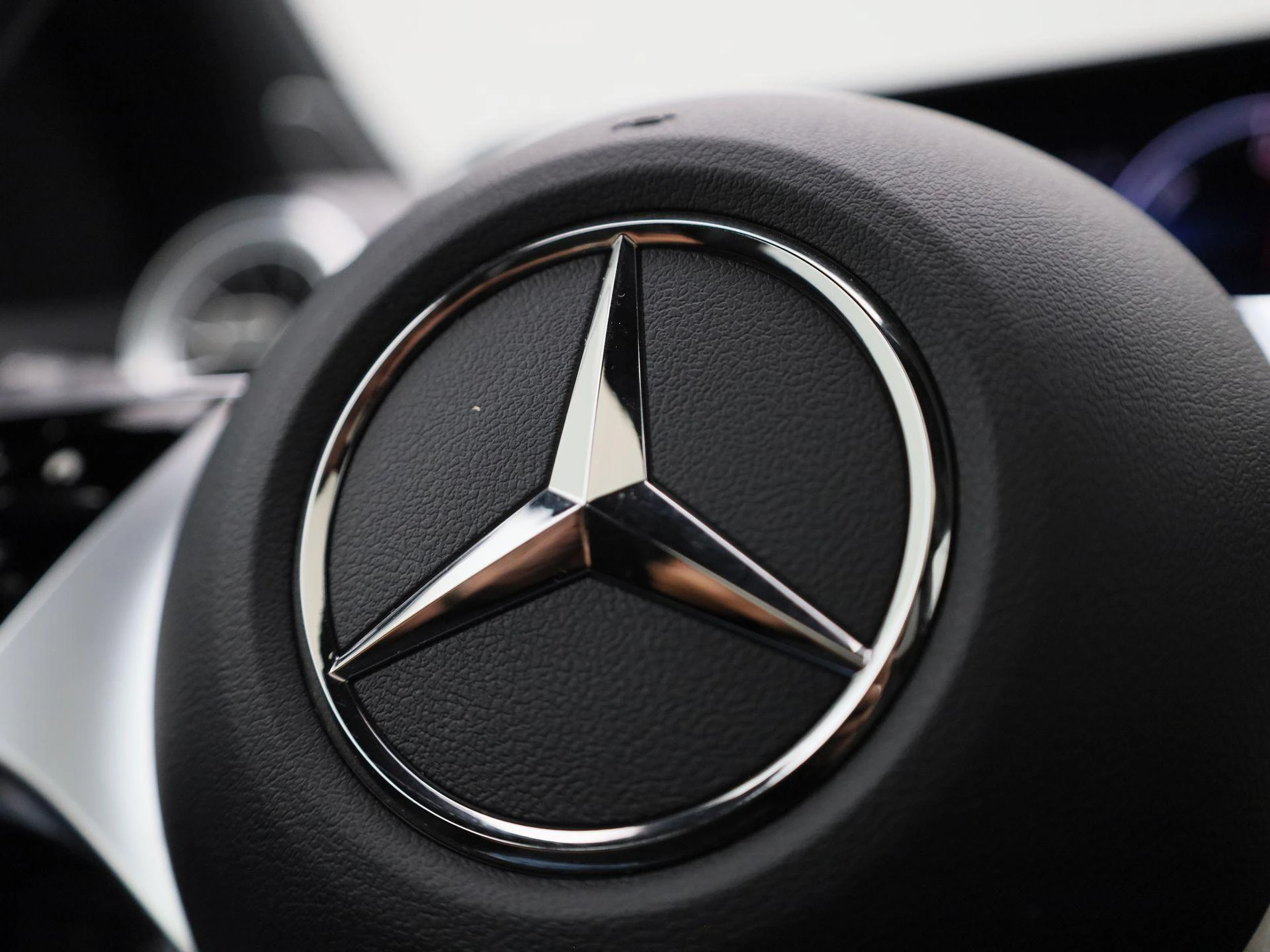 Mercedes-Benz-GLA-image-31