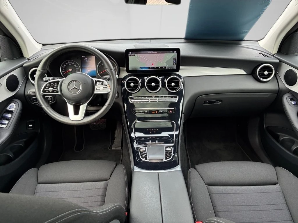 Mercedes-Benz-GLC 300 de-image-11