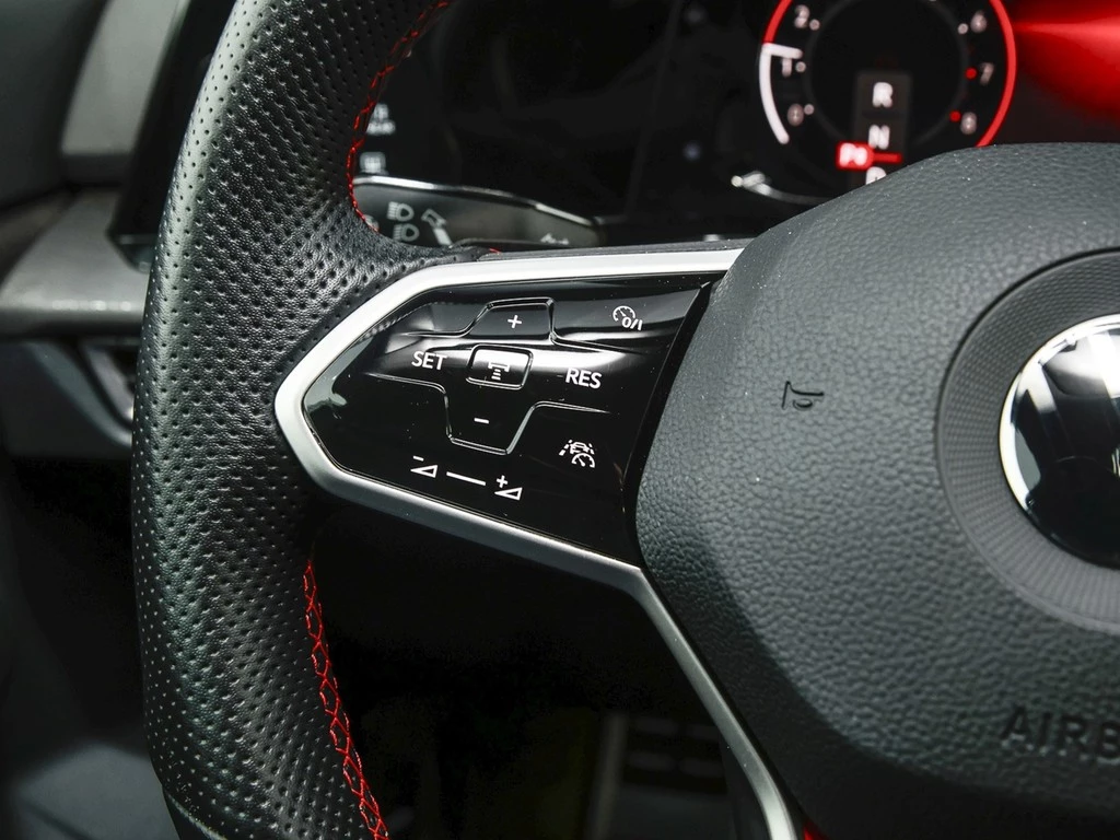 Volkswagen Golf VIII GTI 2,0 TSI DSG,LED,Kamera,Navi,ACC Lenkrad/Sitzheizung,Climatronic,ALU