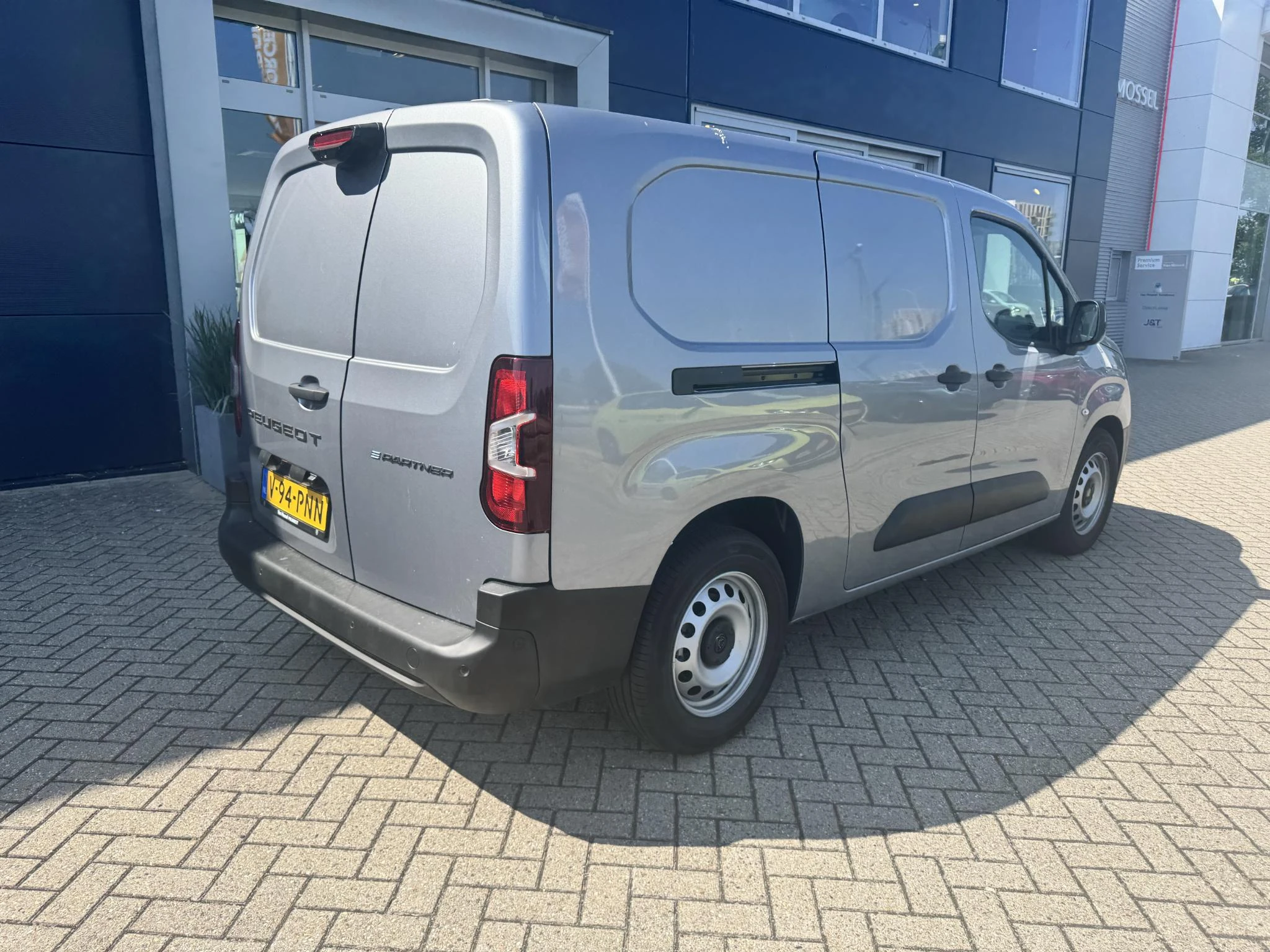 Peugeot-e-Partner-image-5