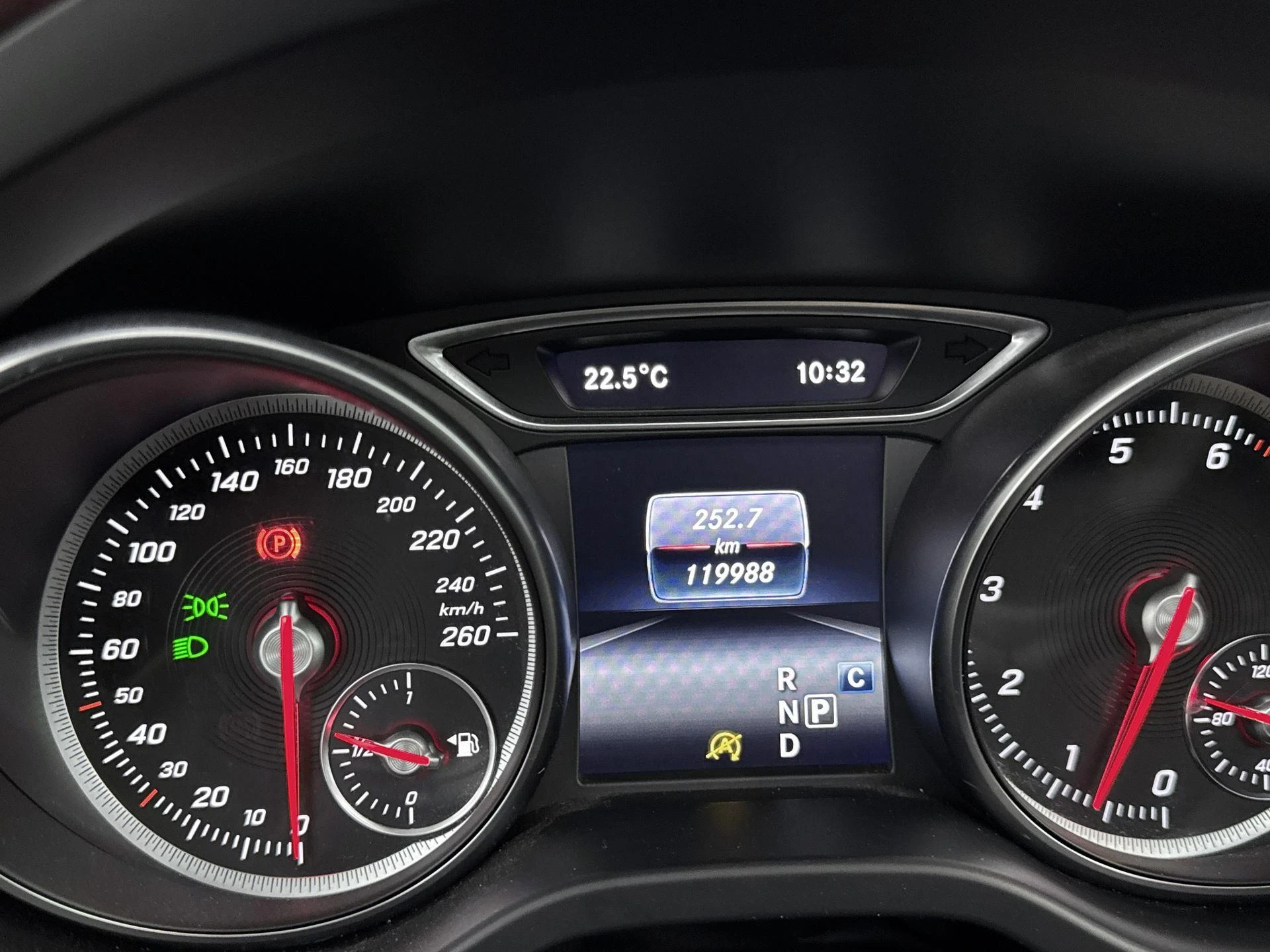 Mercedes-Benz-CLA-image-9