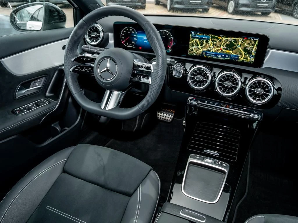 Mercedes-Benz-A-Klasse 180-image-9