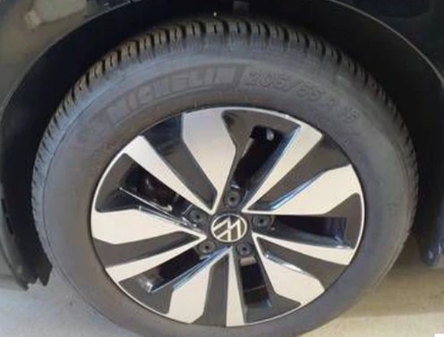 Volkswagen-Golf-image-2