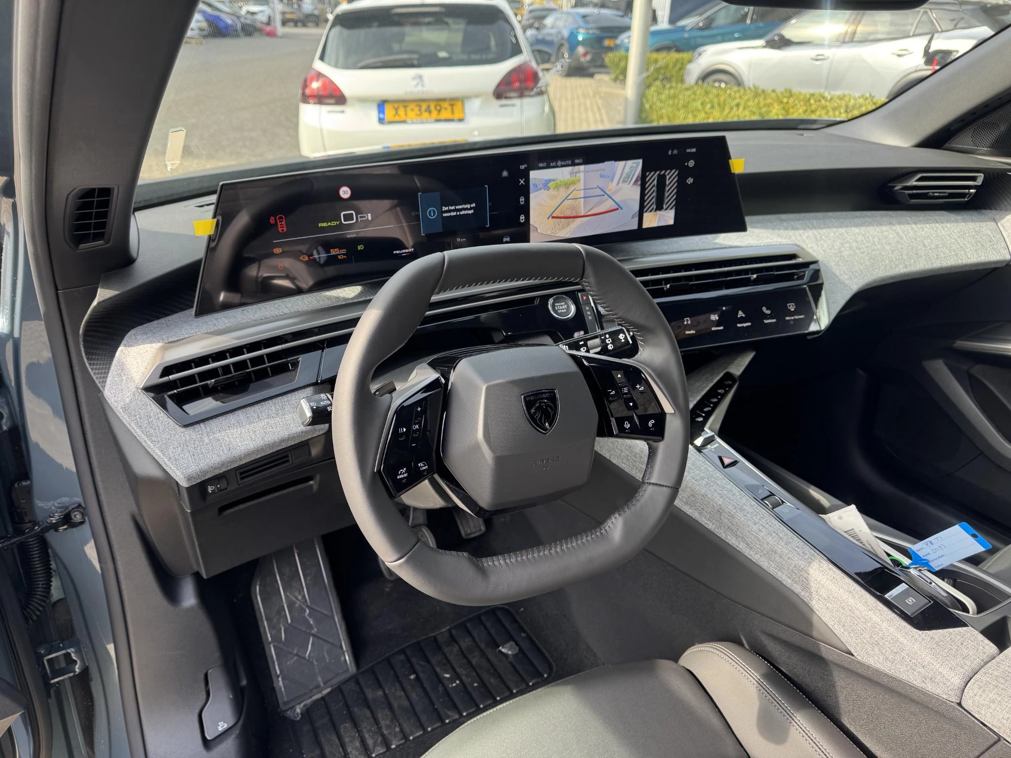 Peugeot-e-5008-image-18