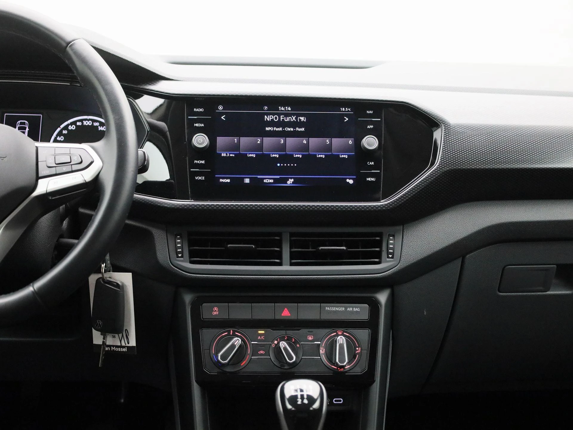 Volkswagen-T-Cross-image-8