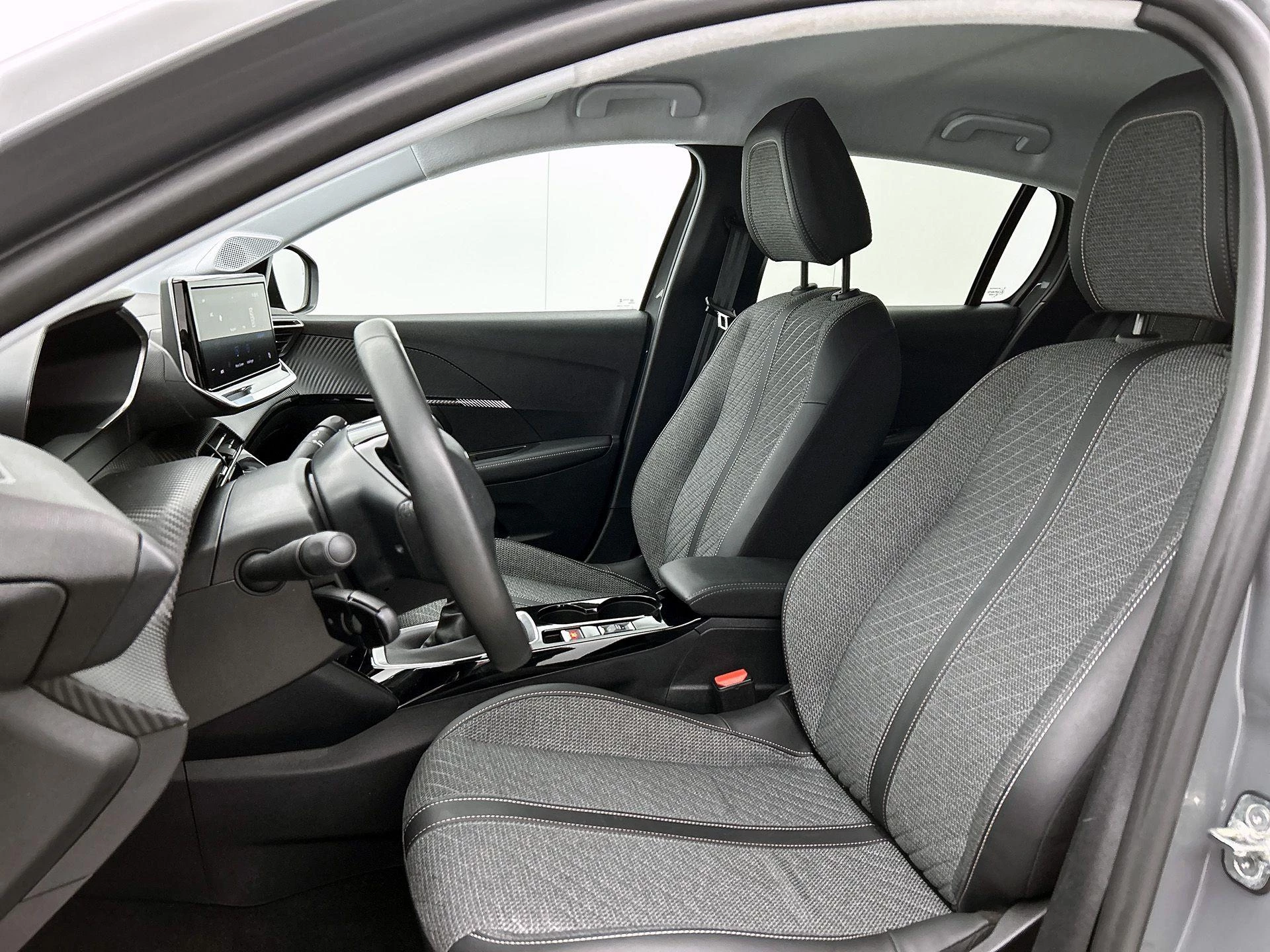 Peugeot-208-image-28