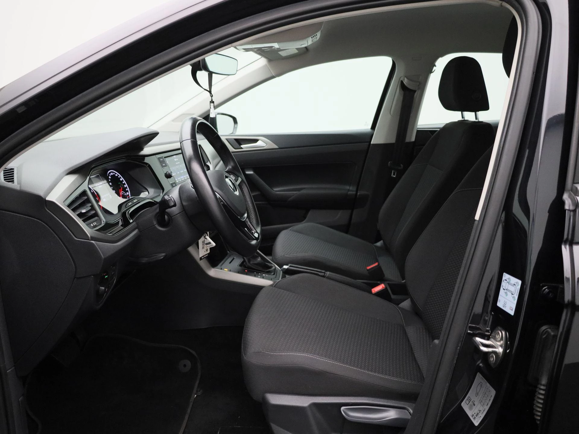 Volkswagen-Polo-image-8