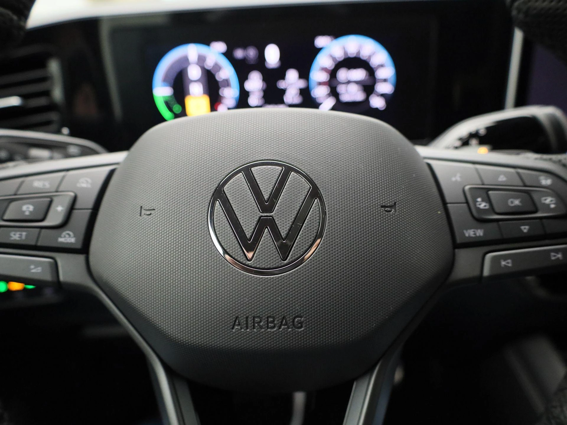 Volkswagen-Tiguan-image-35