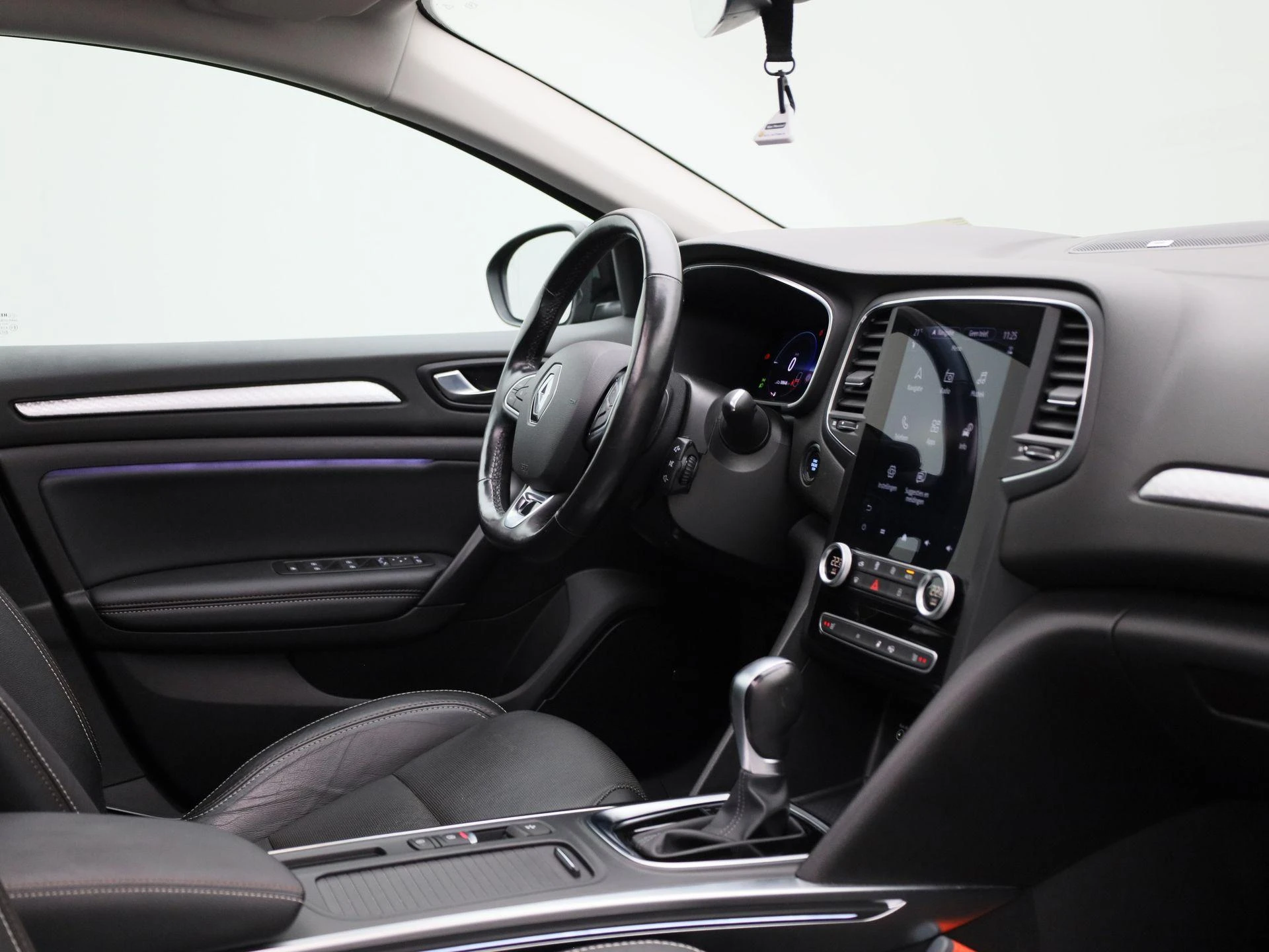 Renault-Megane E-Tech-image-33