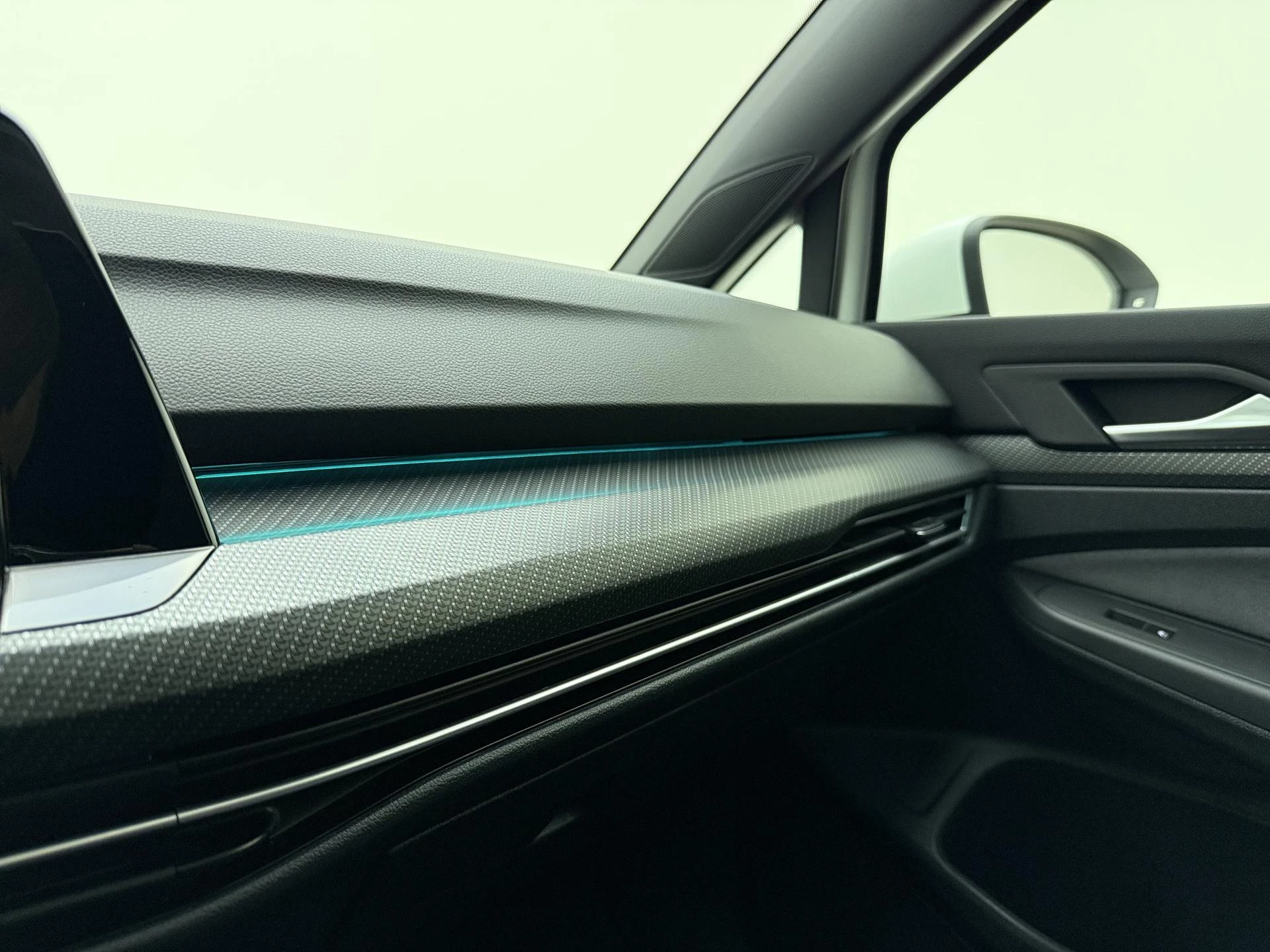 Volkswagen-Golf-image-26