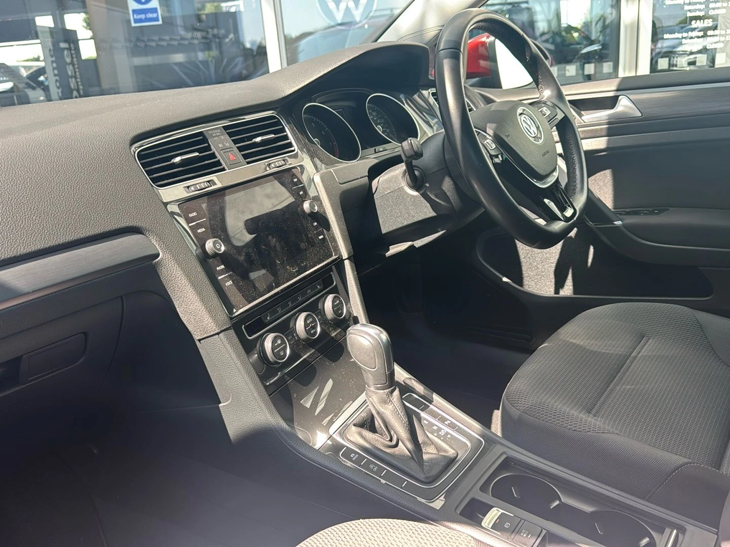 Volkswagen-Golf-image-1