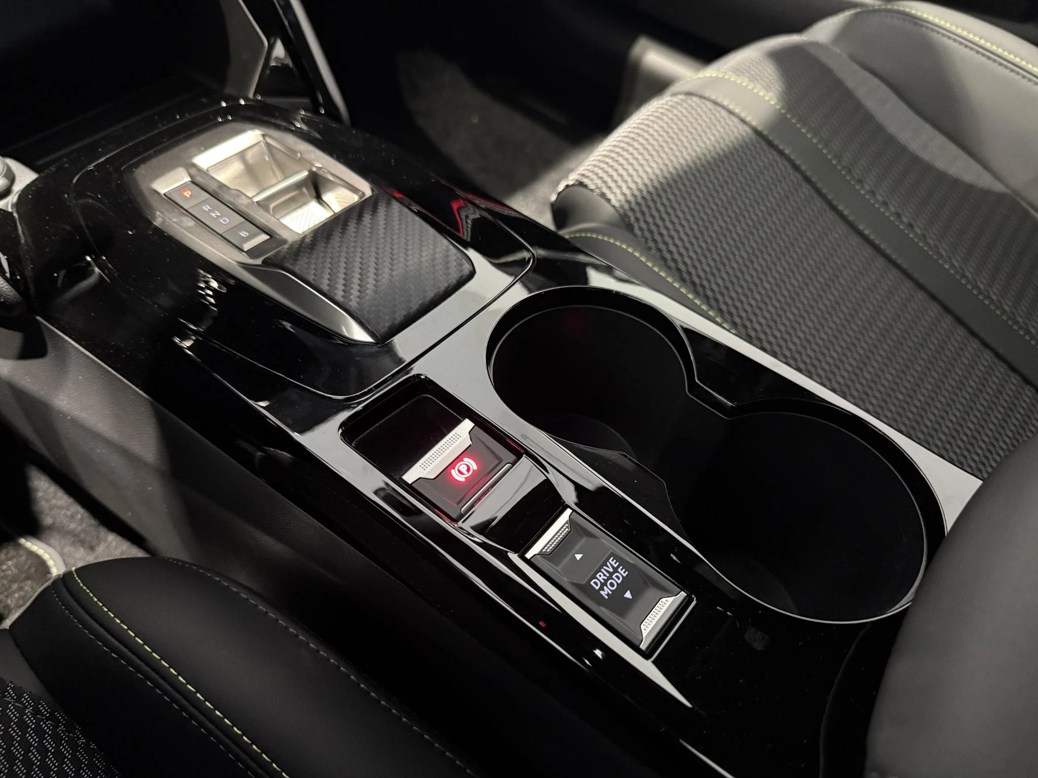 Peugeot-e-208-image-19