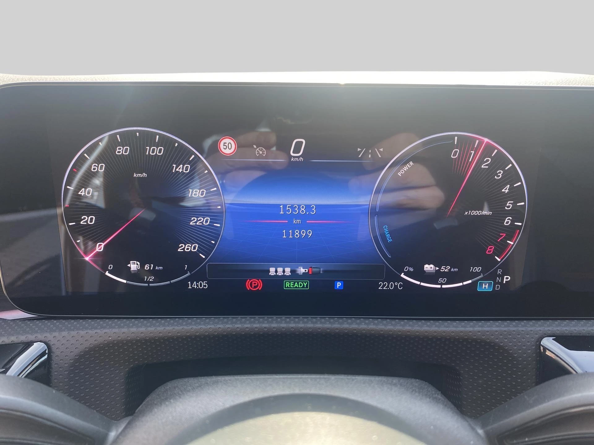 Mercedes-Benz-CLA-image-12