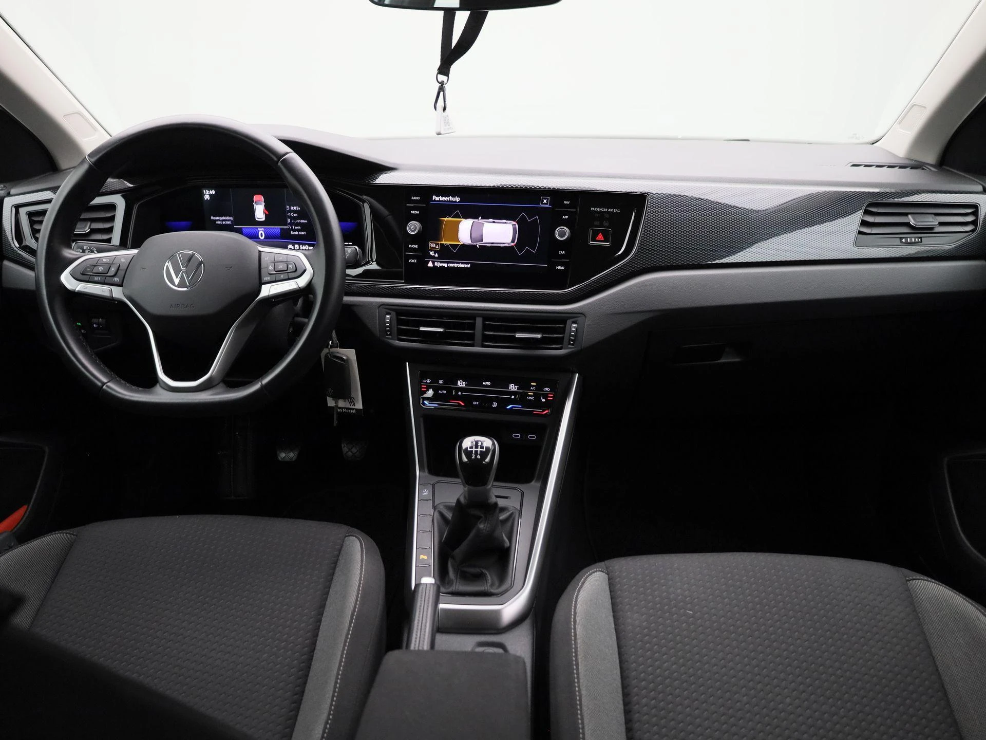 Volkswagen-Polo-image-2