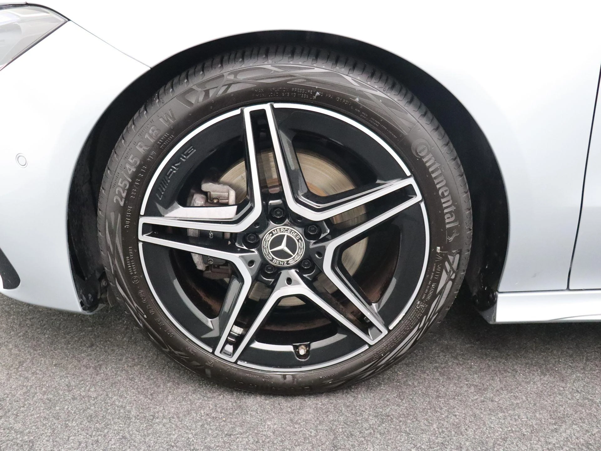 Mercedes-Benz-CLA-image-6