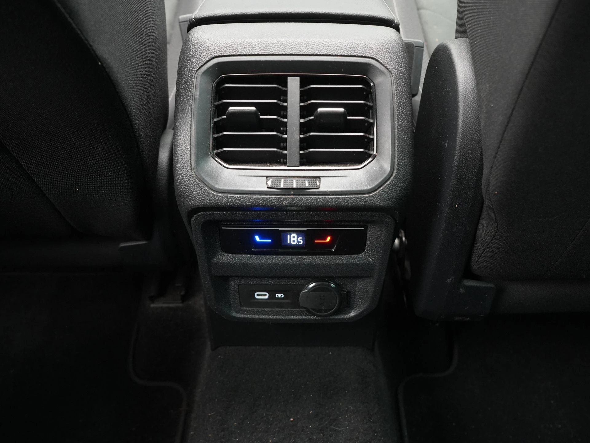 Volkswagen-Tiguan-image-35