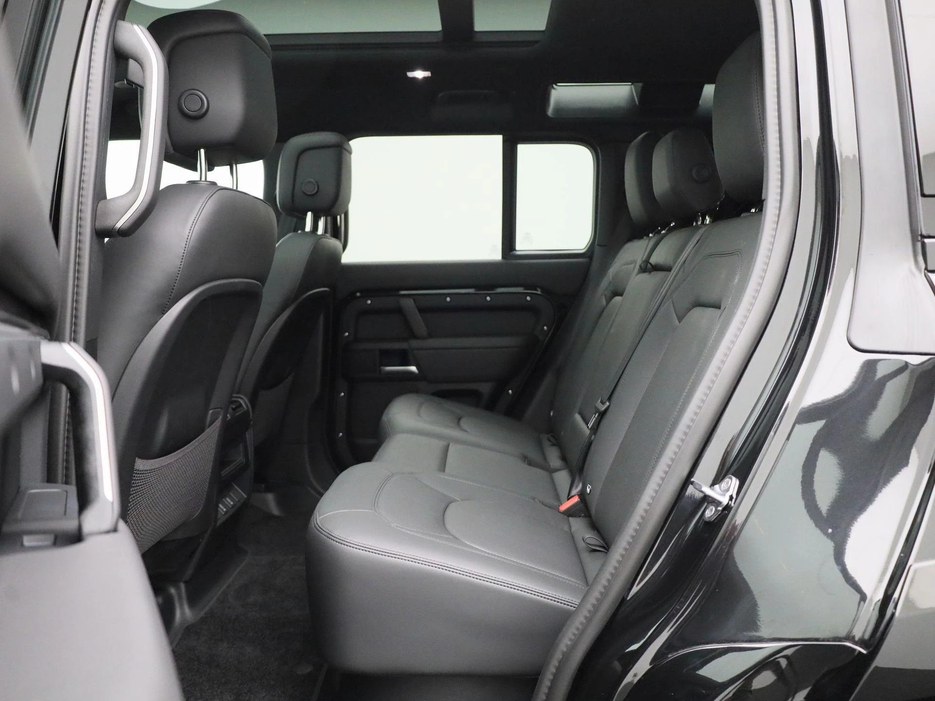 Land Rover-Defender-image-12