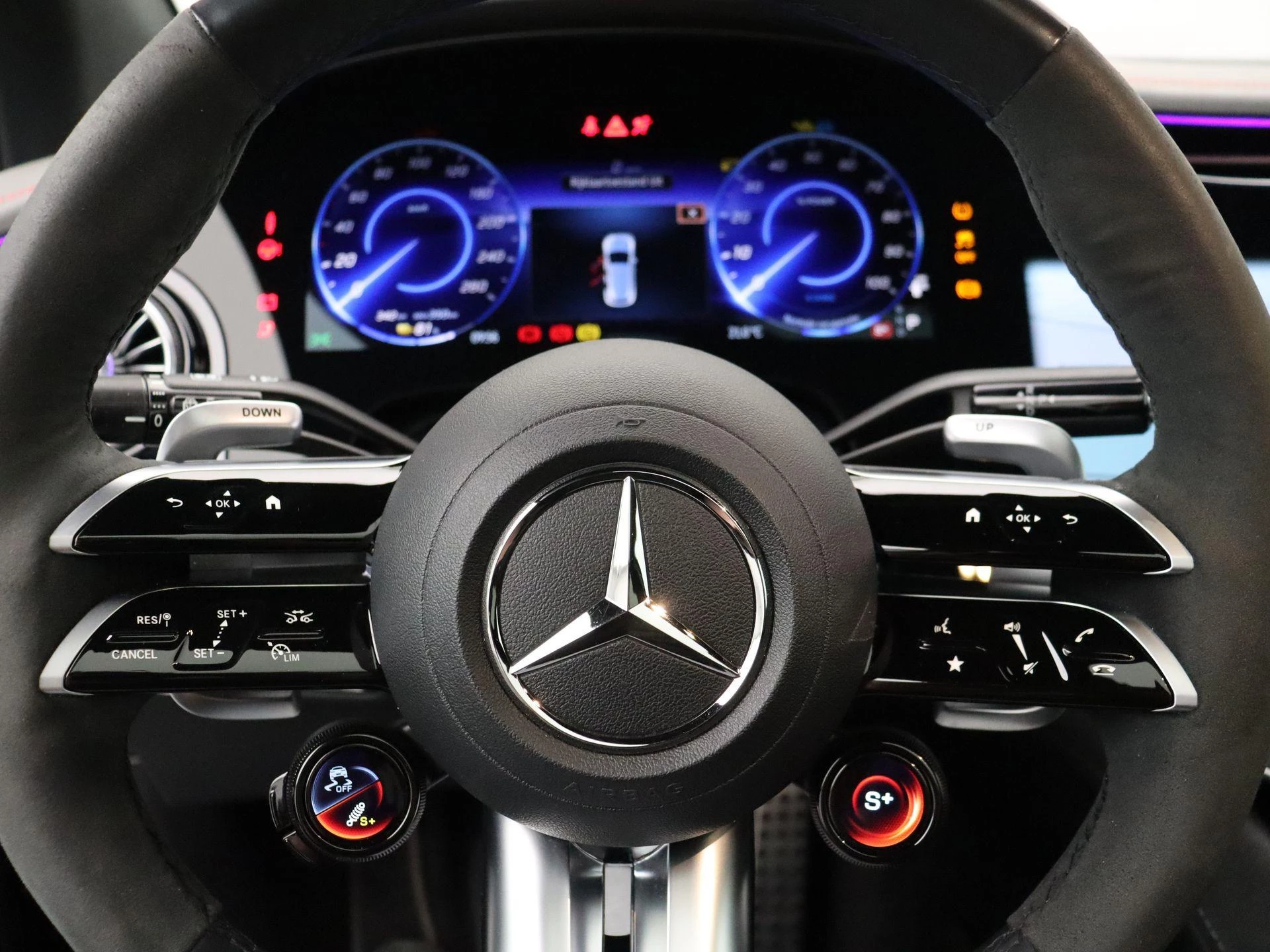 Mercedes-Benz-EQE-image-24