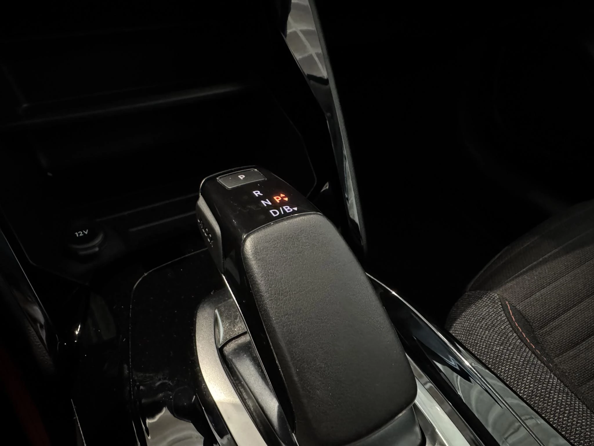 Peugeot-e-208-image-18