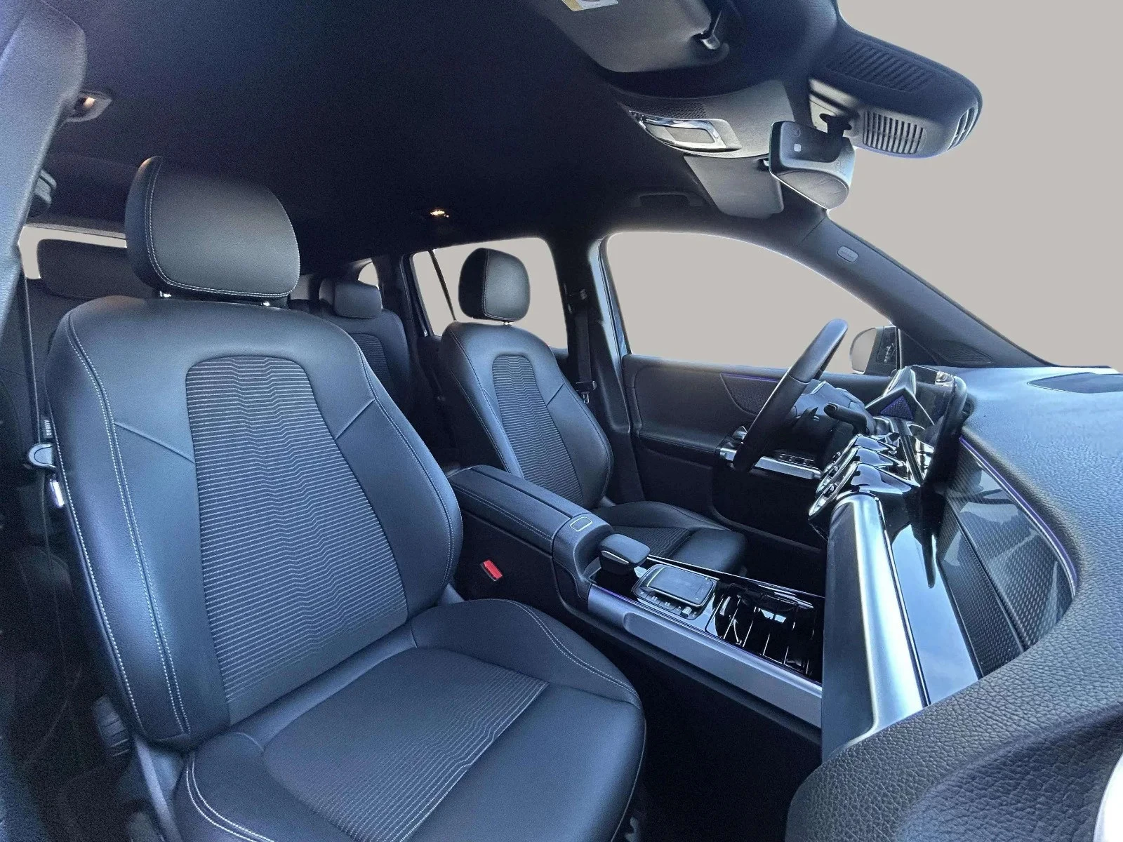 Mercedes-Benz-EQB-image-14