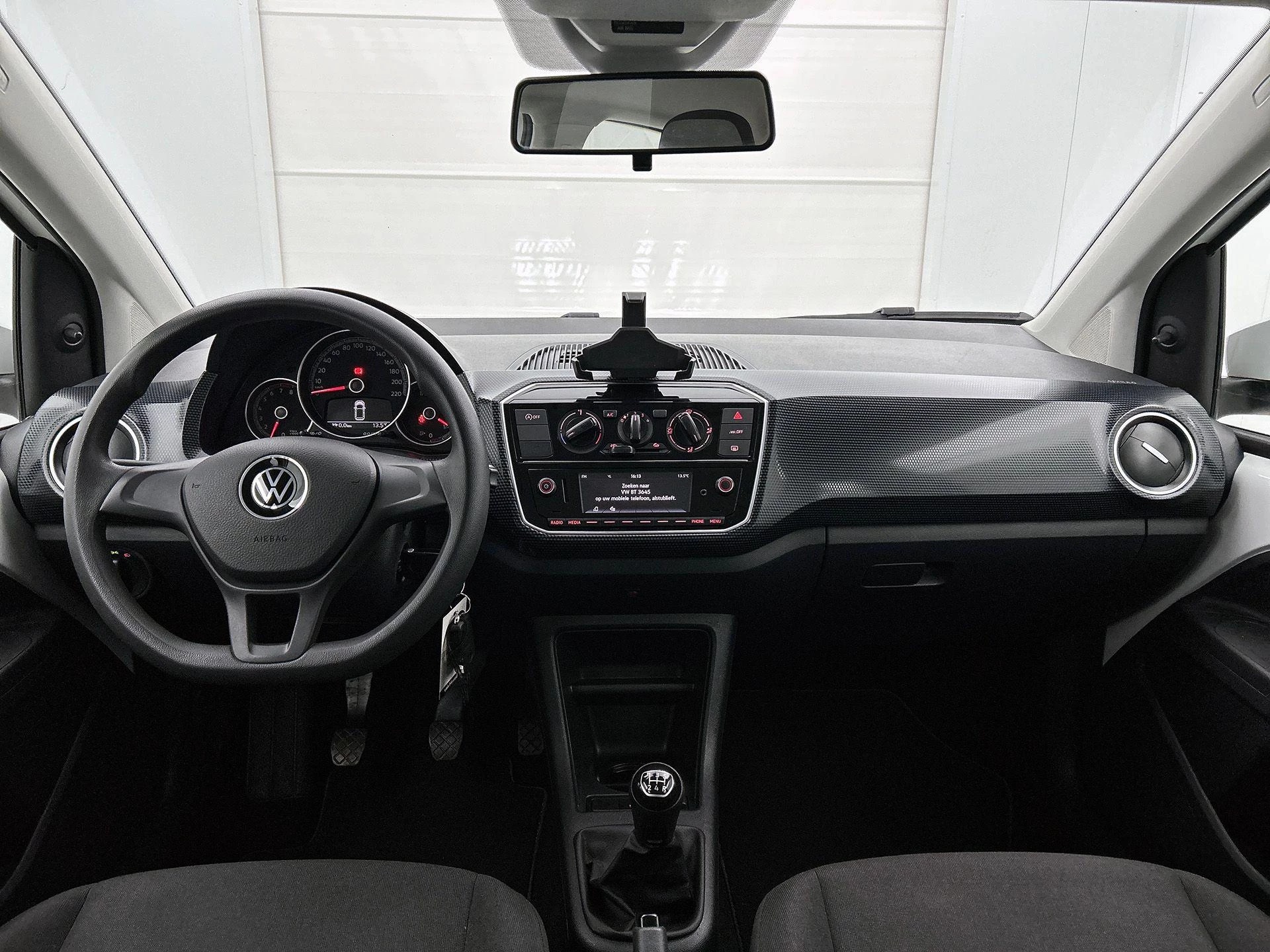 Volkswagen-up!-image-16