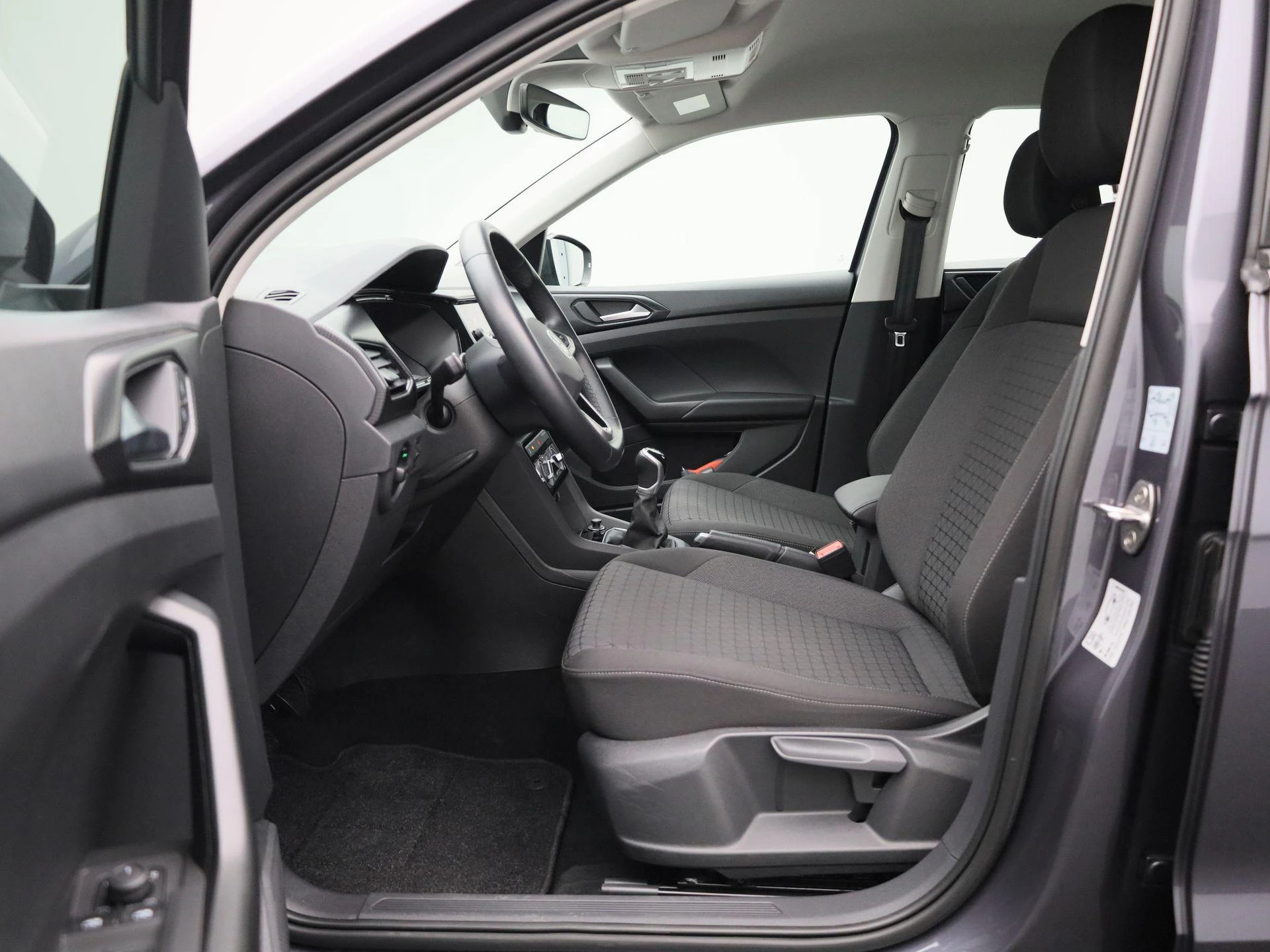 Volkswagen-T-Cross-image-10